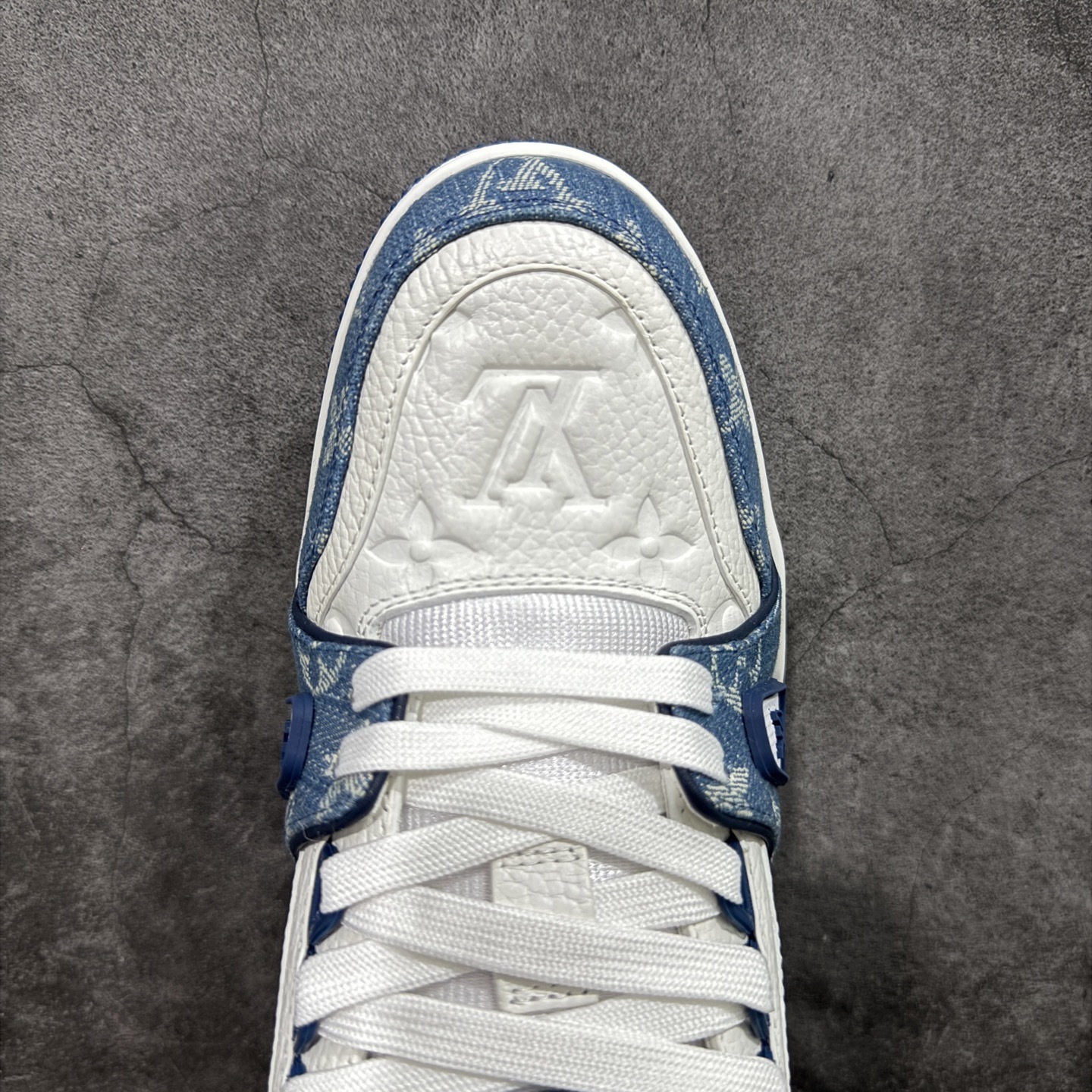 Louis Vuitton Trainer Sneaker T538001 | Outfitreps Spreadsheet