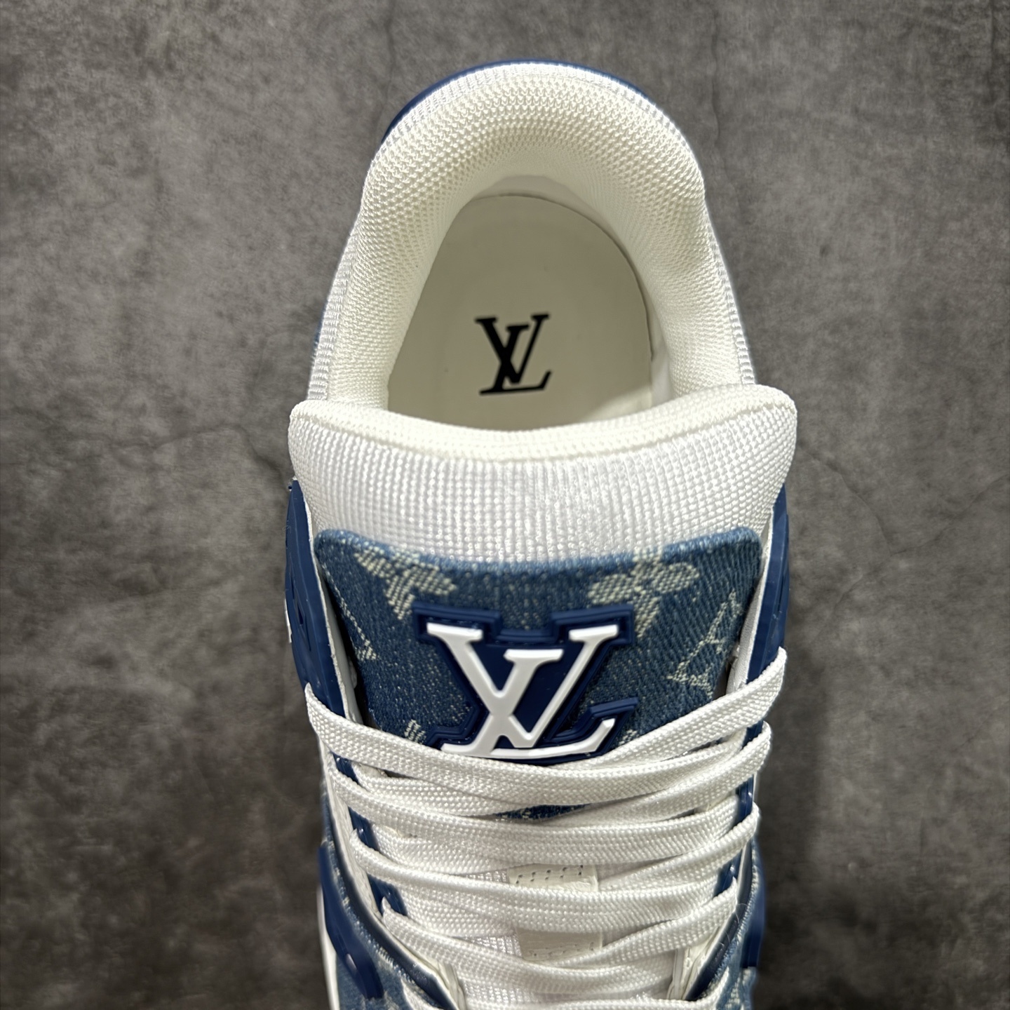 Louis Vuitton Trainer Sneaker T538001 | Outfitreps Spreadsheet