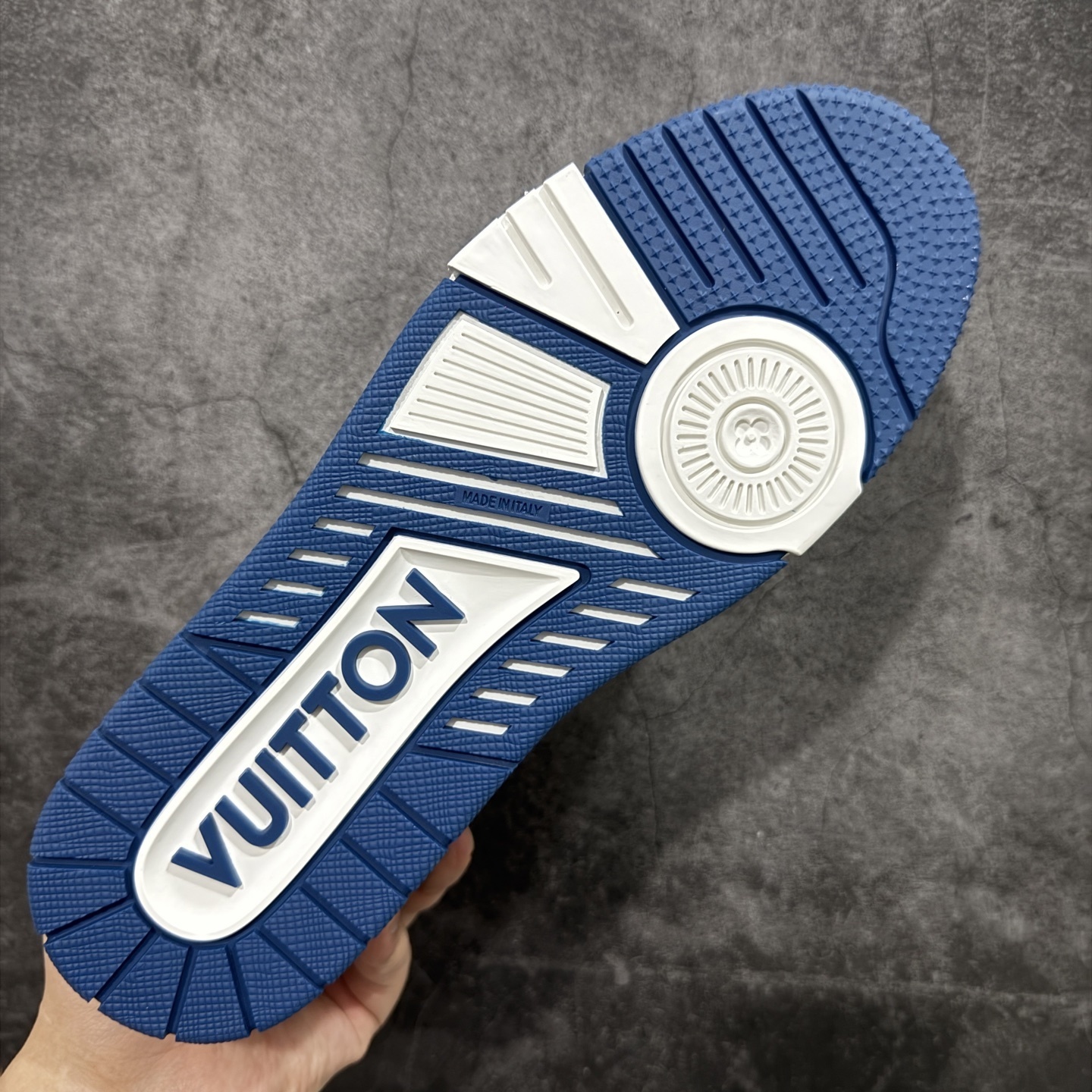 Louis Vuitton Trainer Sneaker T538001 | Outfitreps Spreadsheet