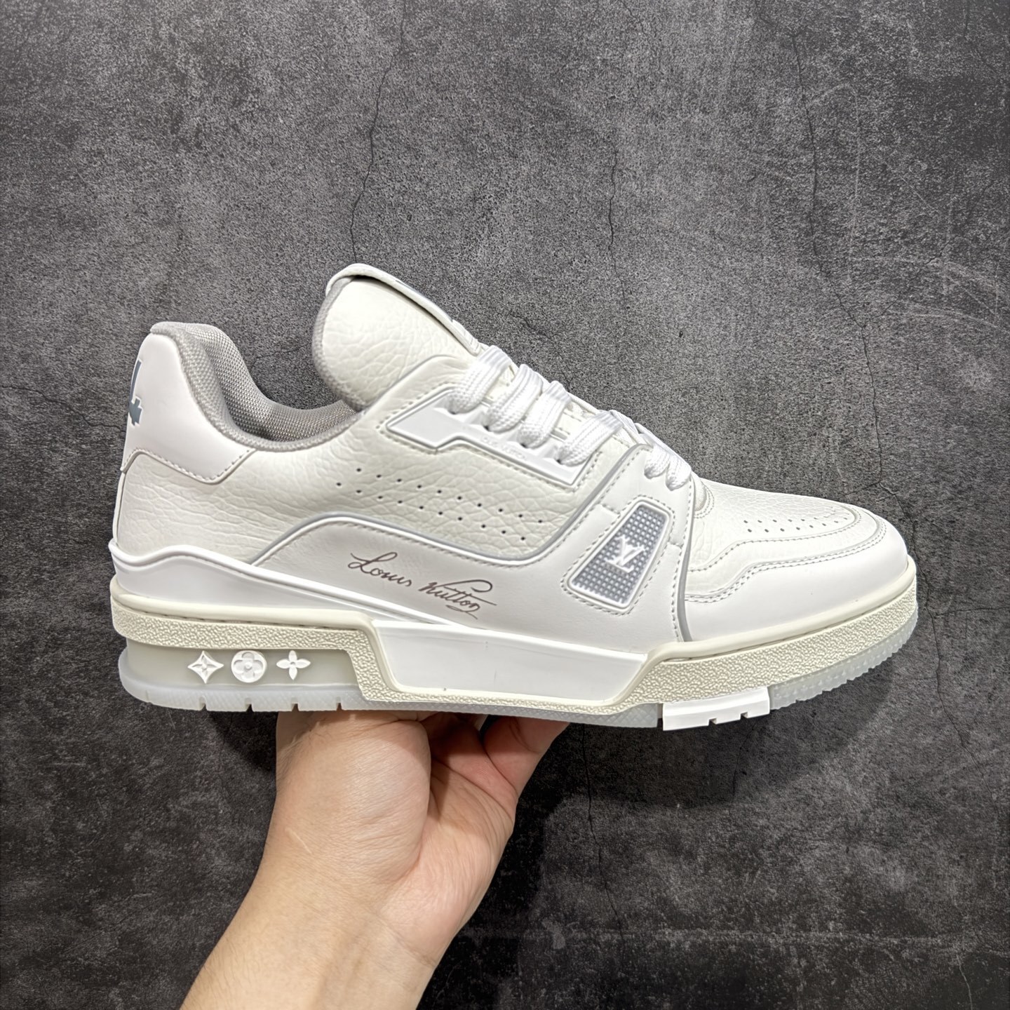 Louis Vuitton Trainer Sneaker T538002 | Outfitreps Spreadsheet