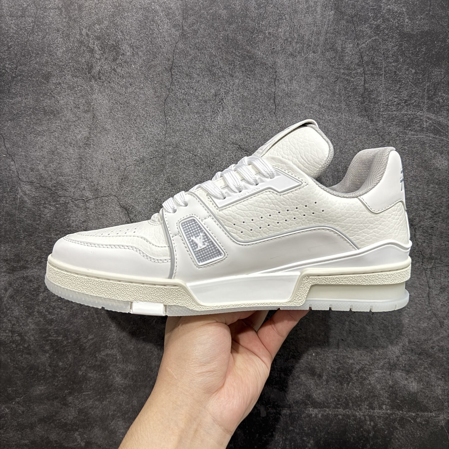 Louis Vuitton Trainer Sneaker T538002 | Outfitreps Spreadsheet