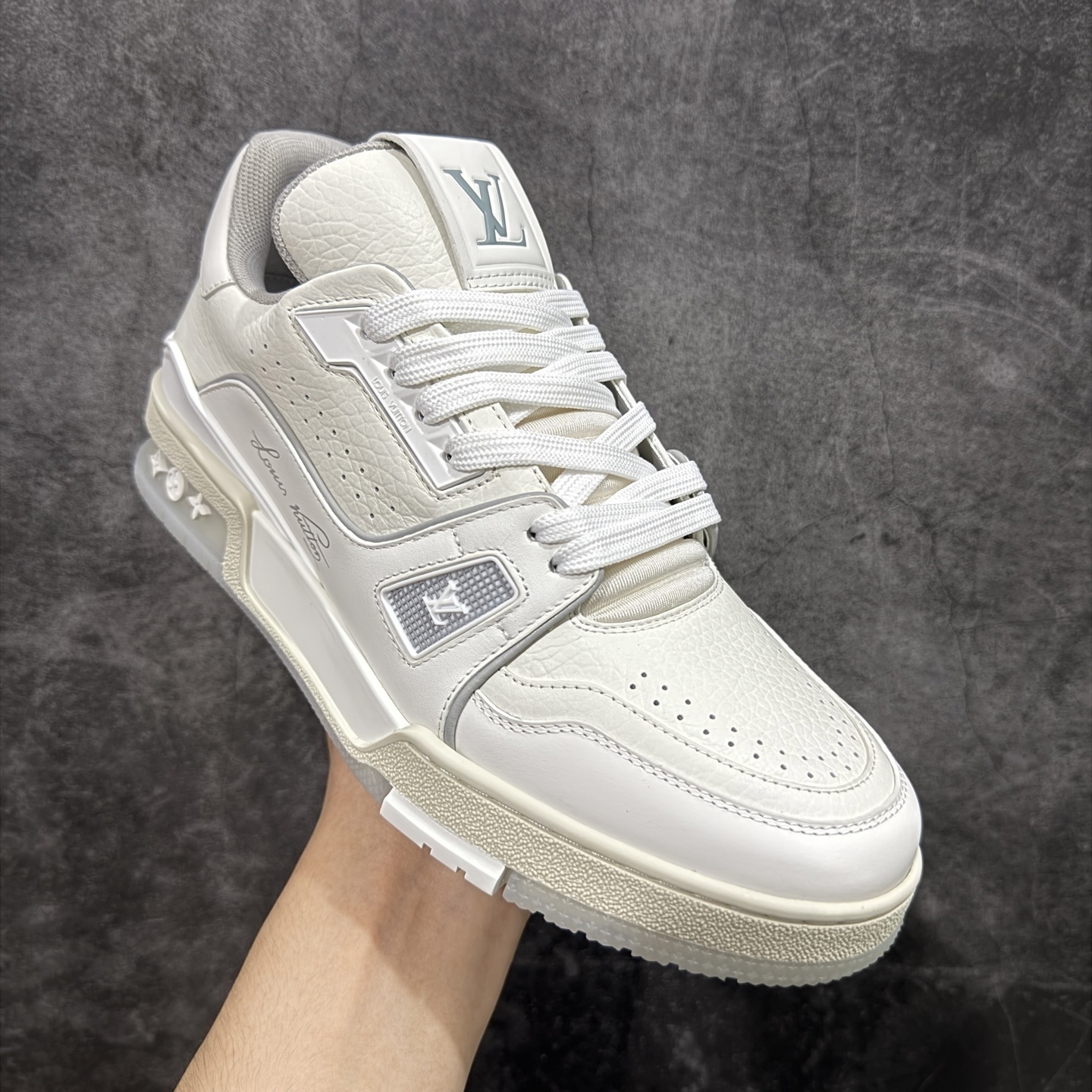 Louis Vuitton Trainer Sneaker T538002 | Outfitreps Spreadsheet