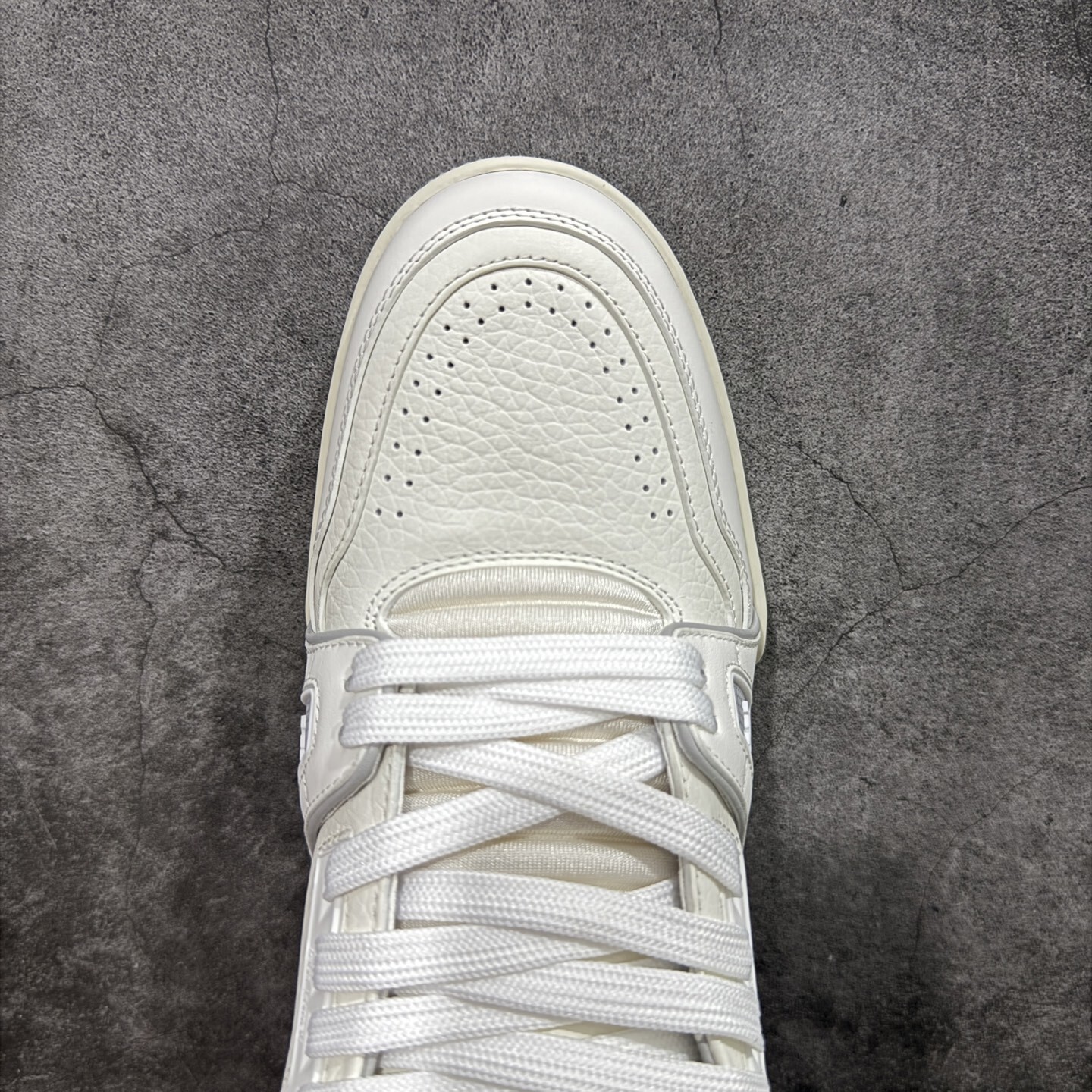 Louis Vuitton Trainer Sneaker T538002 | Outfitreps Spreadsheet