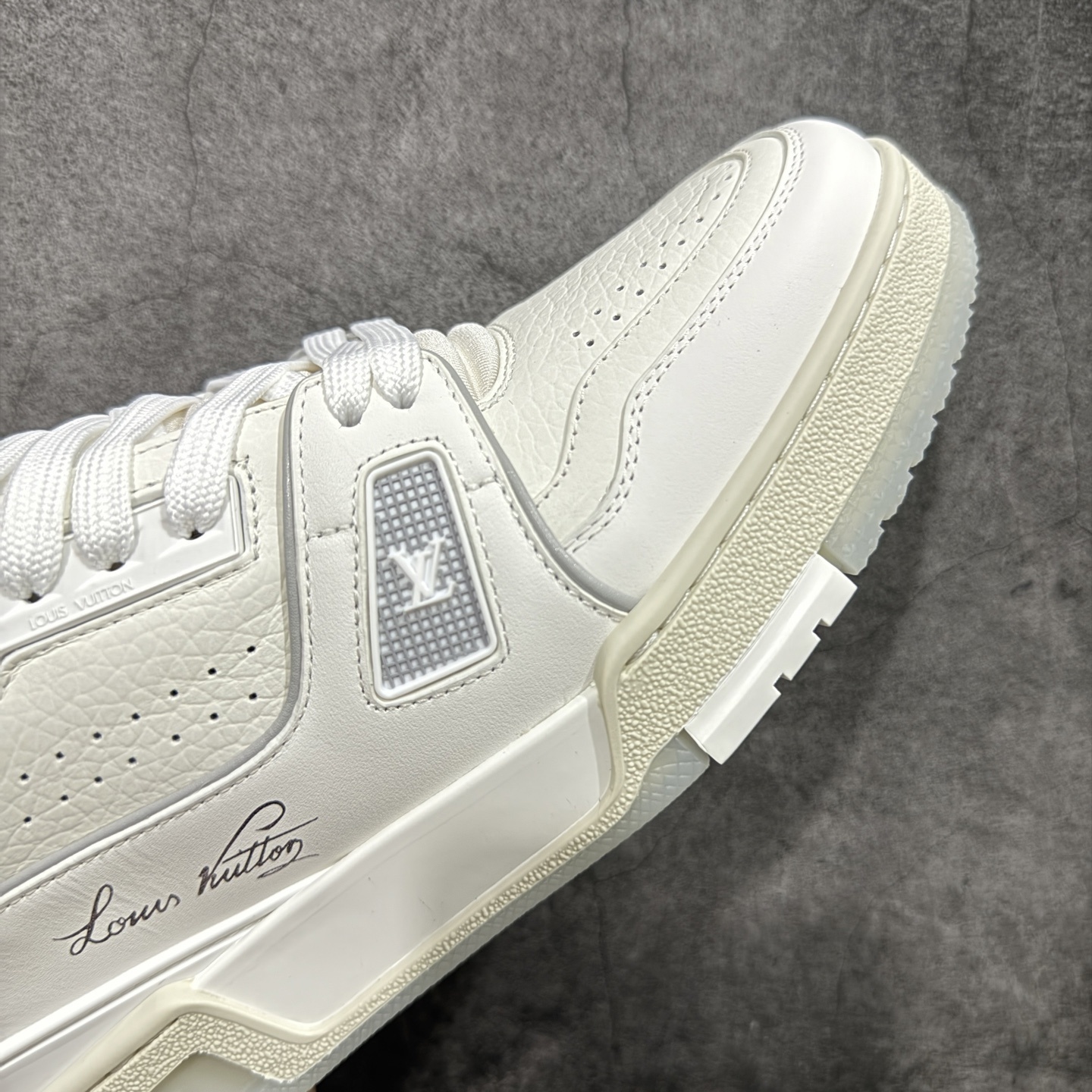 Louis Vuitton Trainer Sneaker T538002 | Outfitreps Spreadsheet