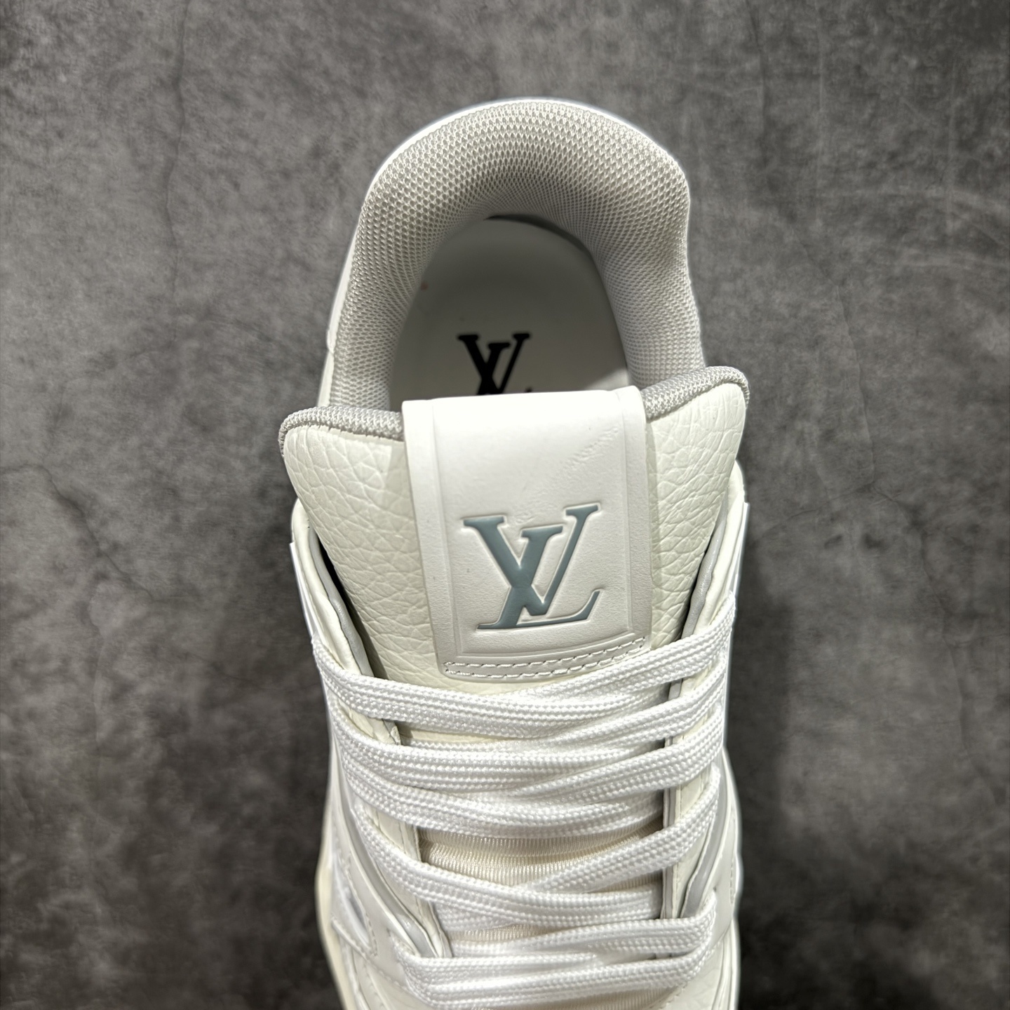 Louis Vuitton Trainer Sneaker T538002 | Outfitreps Spreadsheet