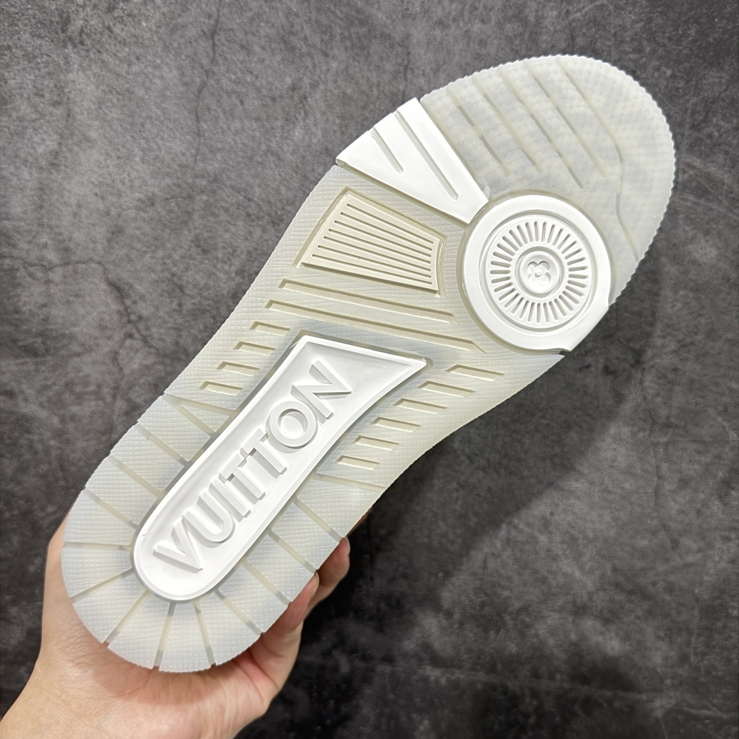Louis Vuitton Trainer Sneaker T538002 | Outfitreps Spreadsheet
