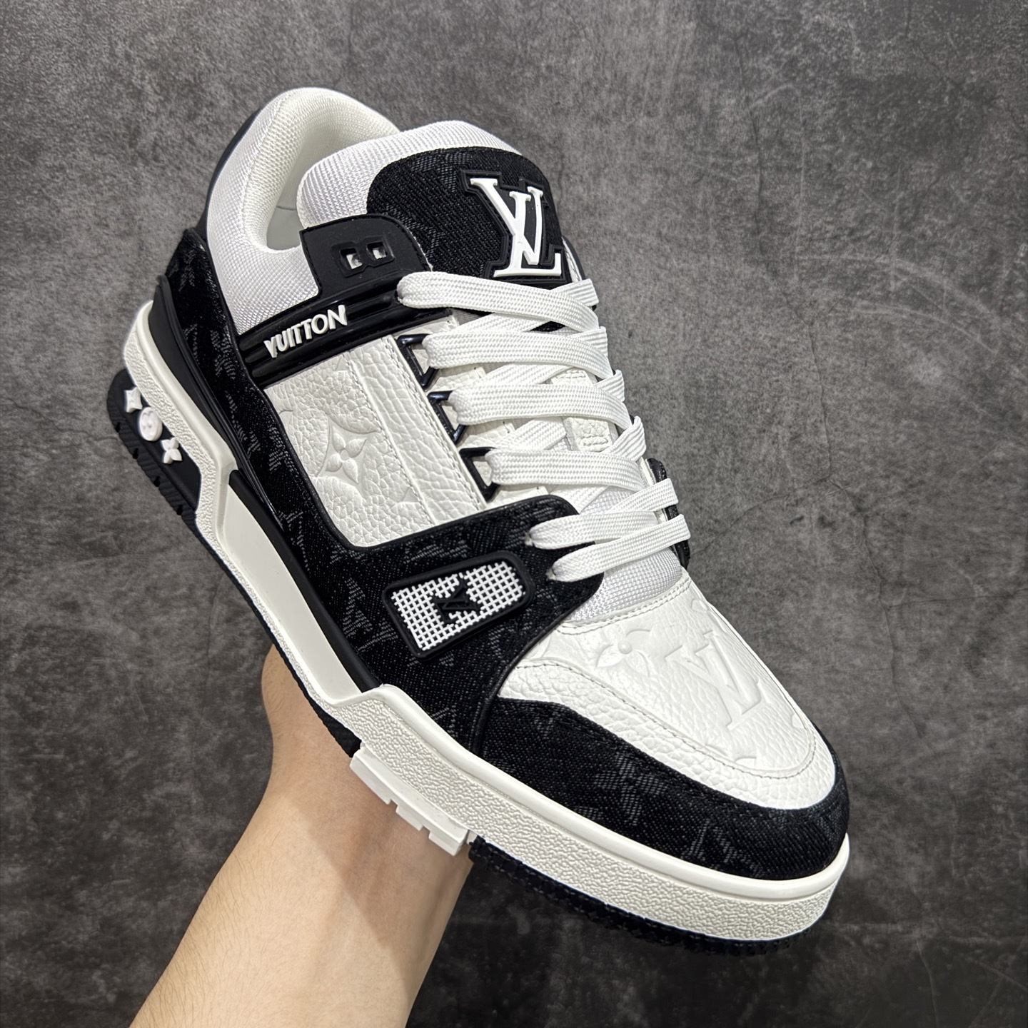 Louis Vuitton Trainer Sneaker T538004 | Outfitreps Spreadsheet