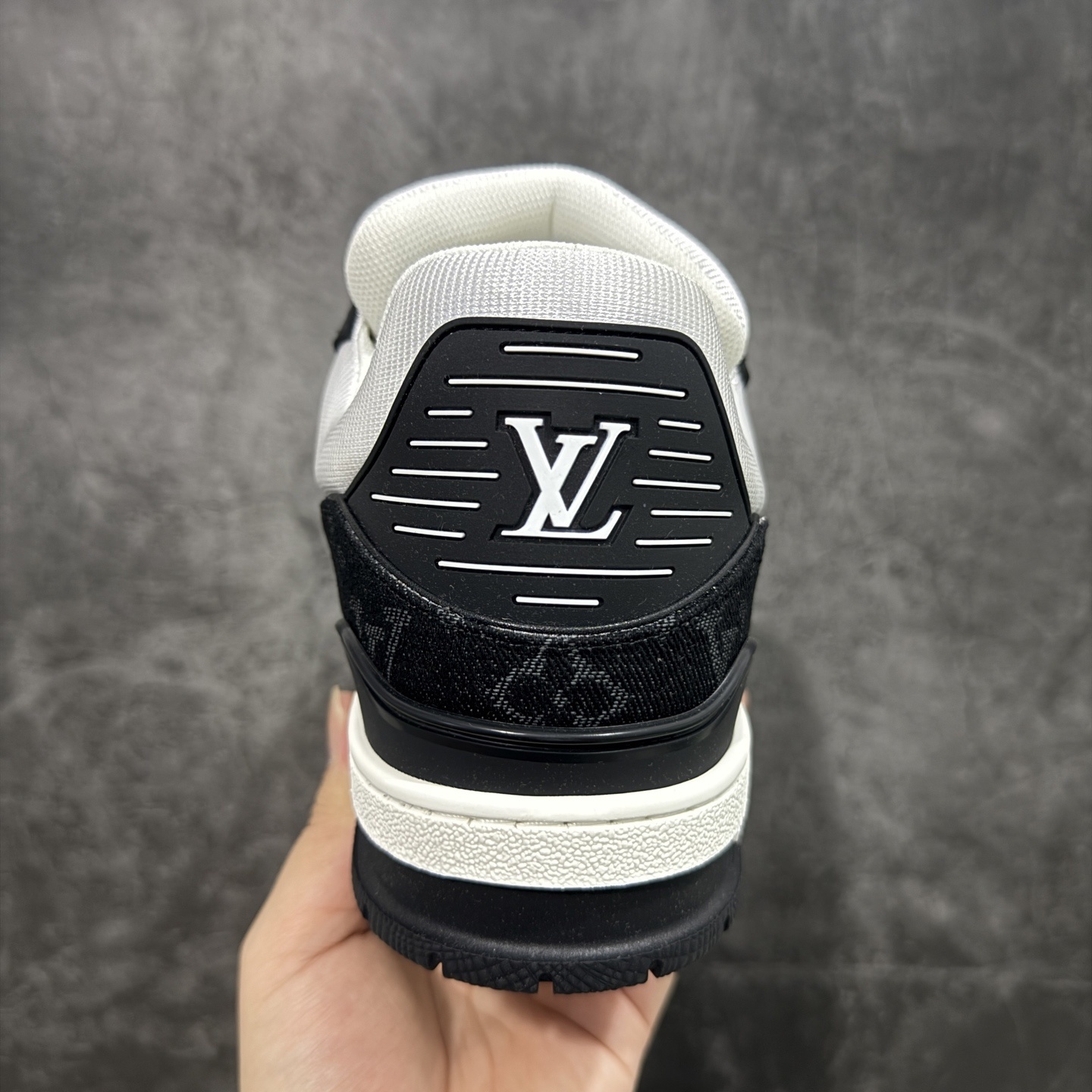 Louis Vuitton Trainer Sneaker T538004 | Outfitreps Spreadsheet