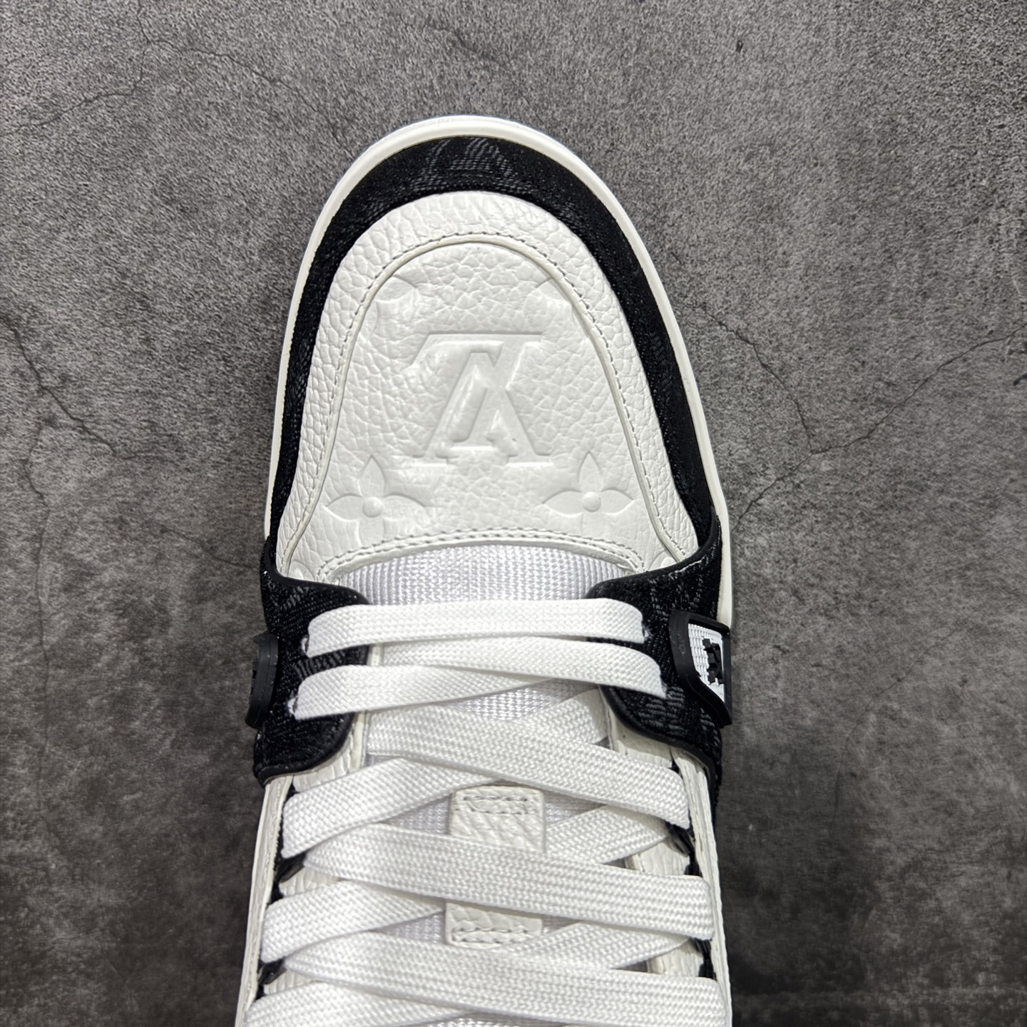 Louis Vuitton Trainer Sneaker T538004 | Outfitreps Spreadsheet