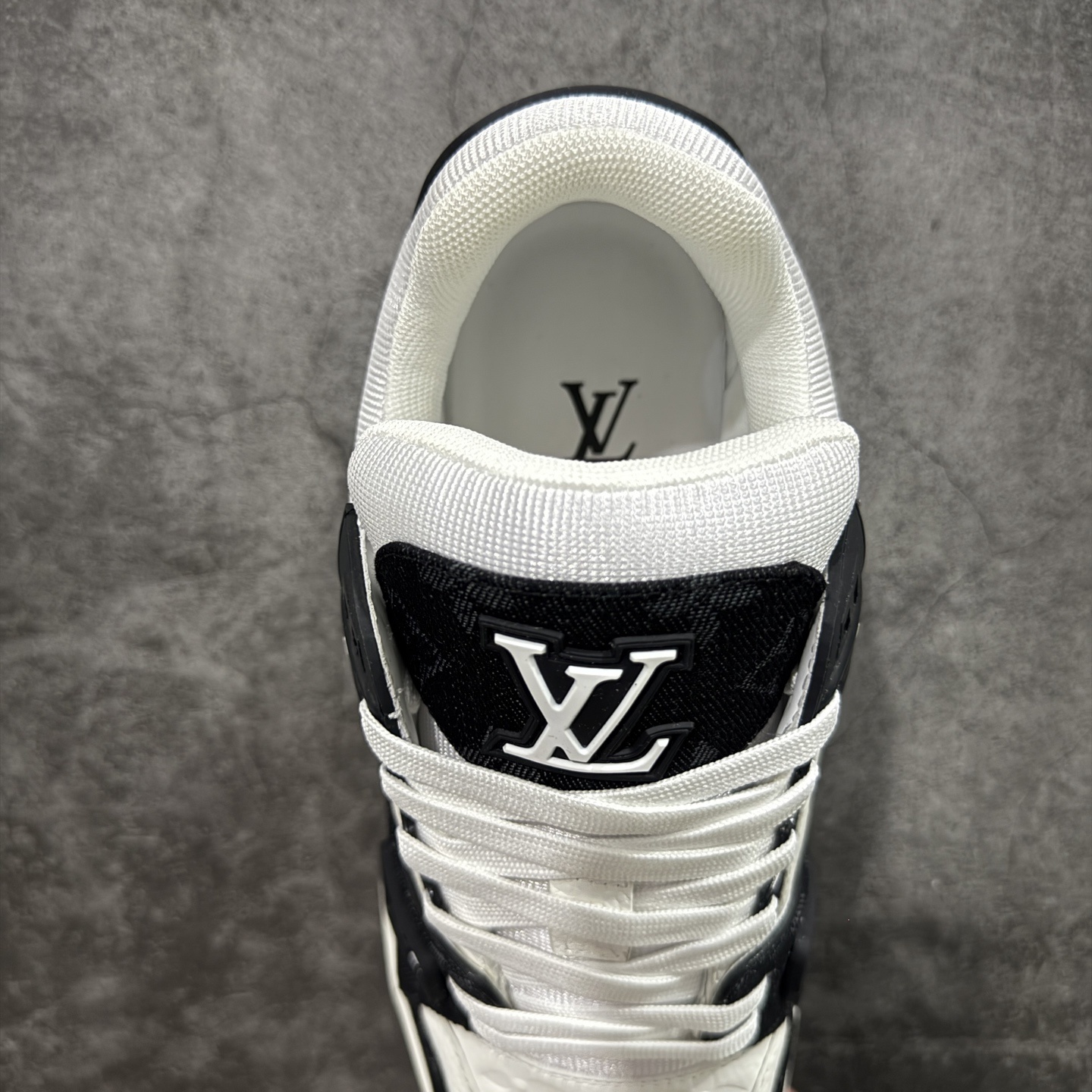 Louis Vuitton Trainer Sneaker T538004 | Outfitreps Spreadsheet