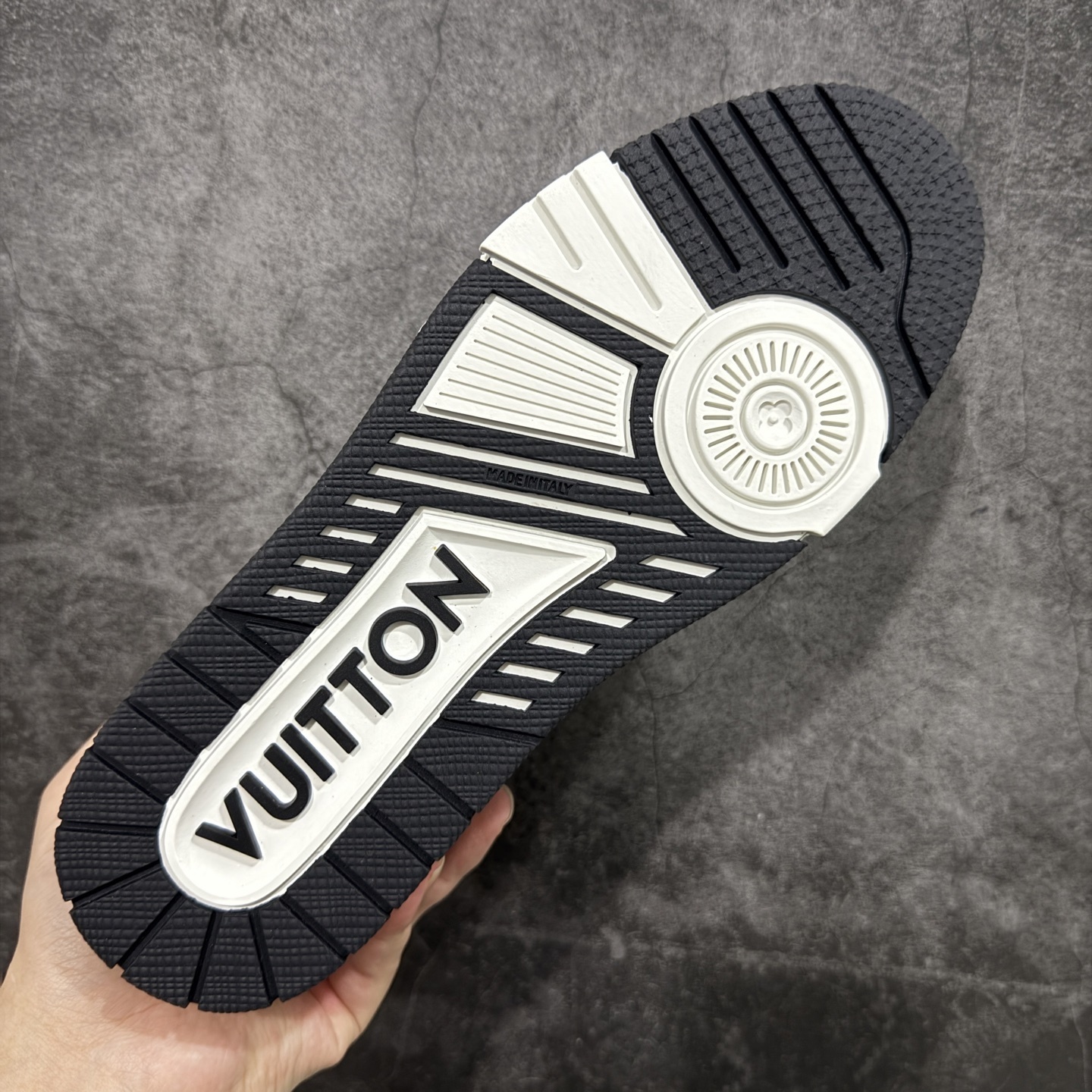 Louis Vuitton Trainer Sneaker T538004 | Outfitreps Spreadsheet