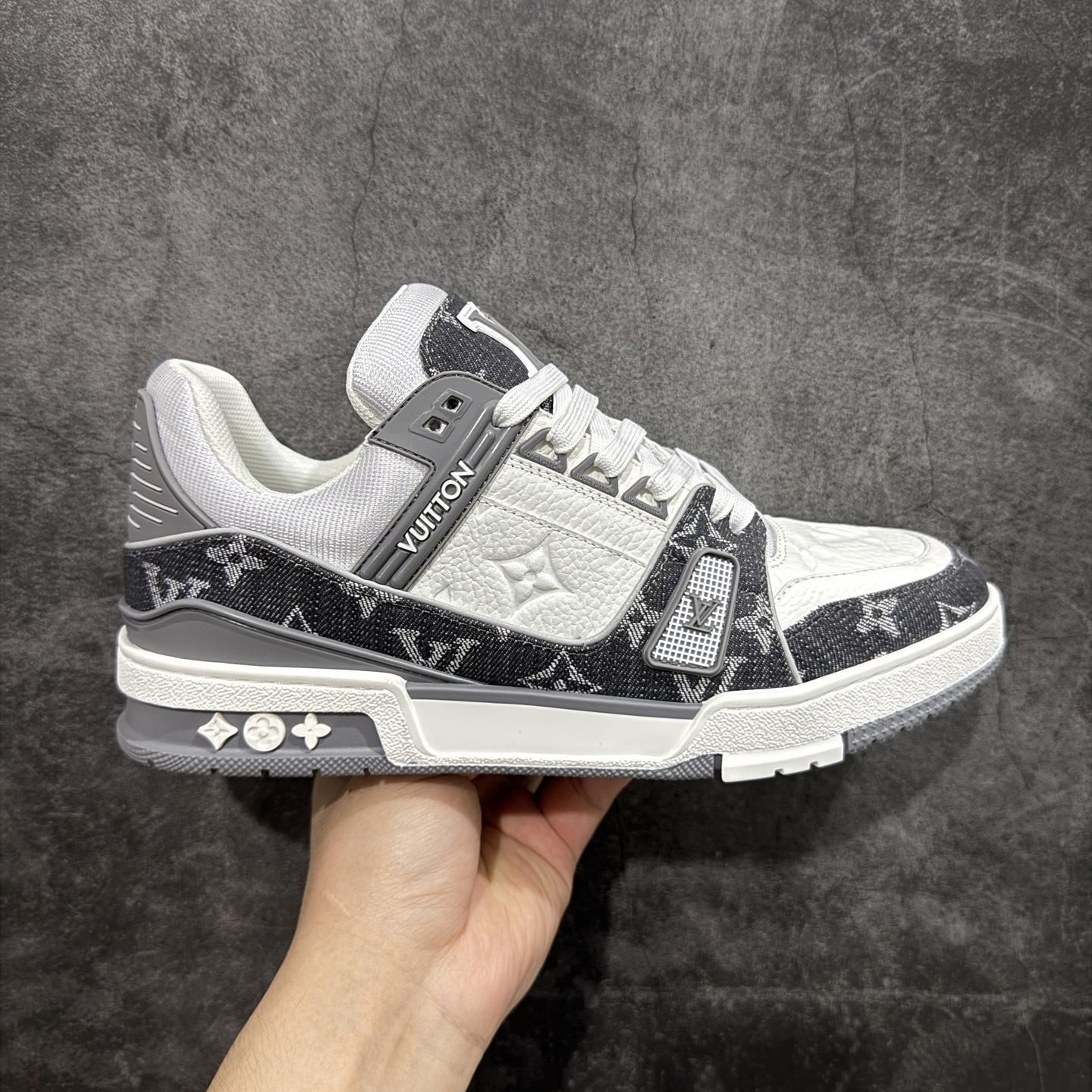Louis Vuitton Trainer Sneaker T538003 | Outfitreps Spreadsheet