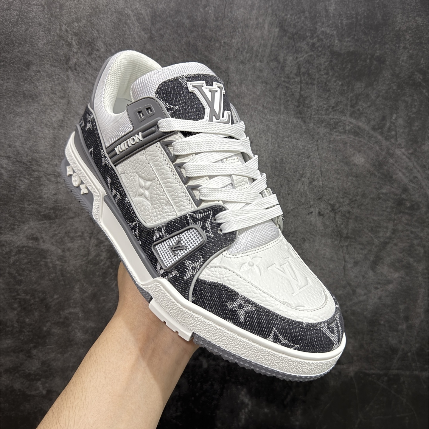 Louis Vuitton Trainer Sneaker T538003 | Outfitreps Spreadsheet