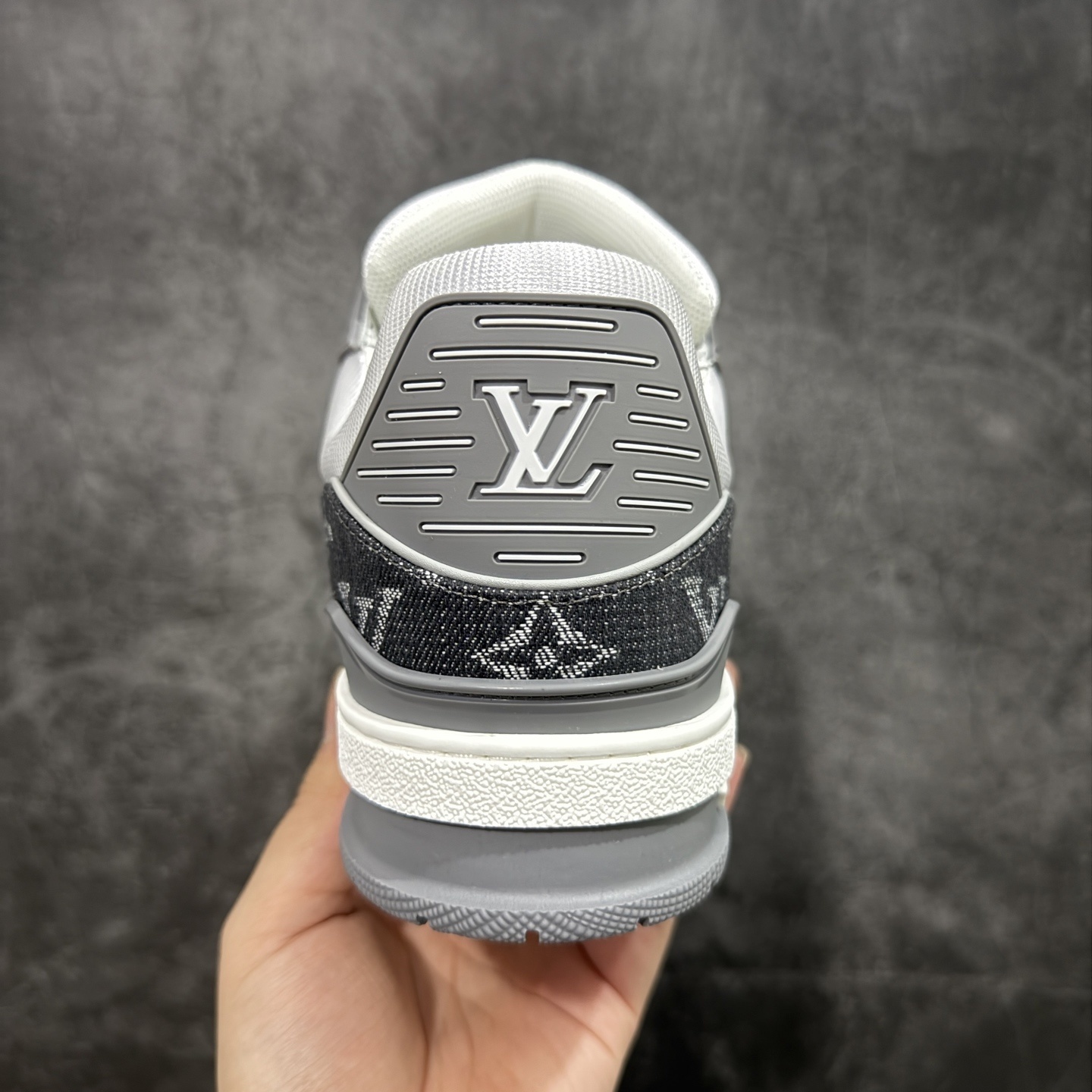 Louis Vuitton Trainer Sneaker T538003 | Outfitreps Spreadsheet