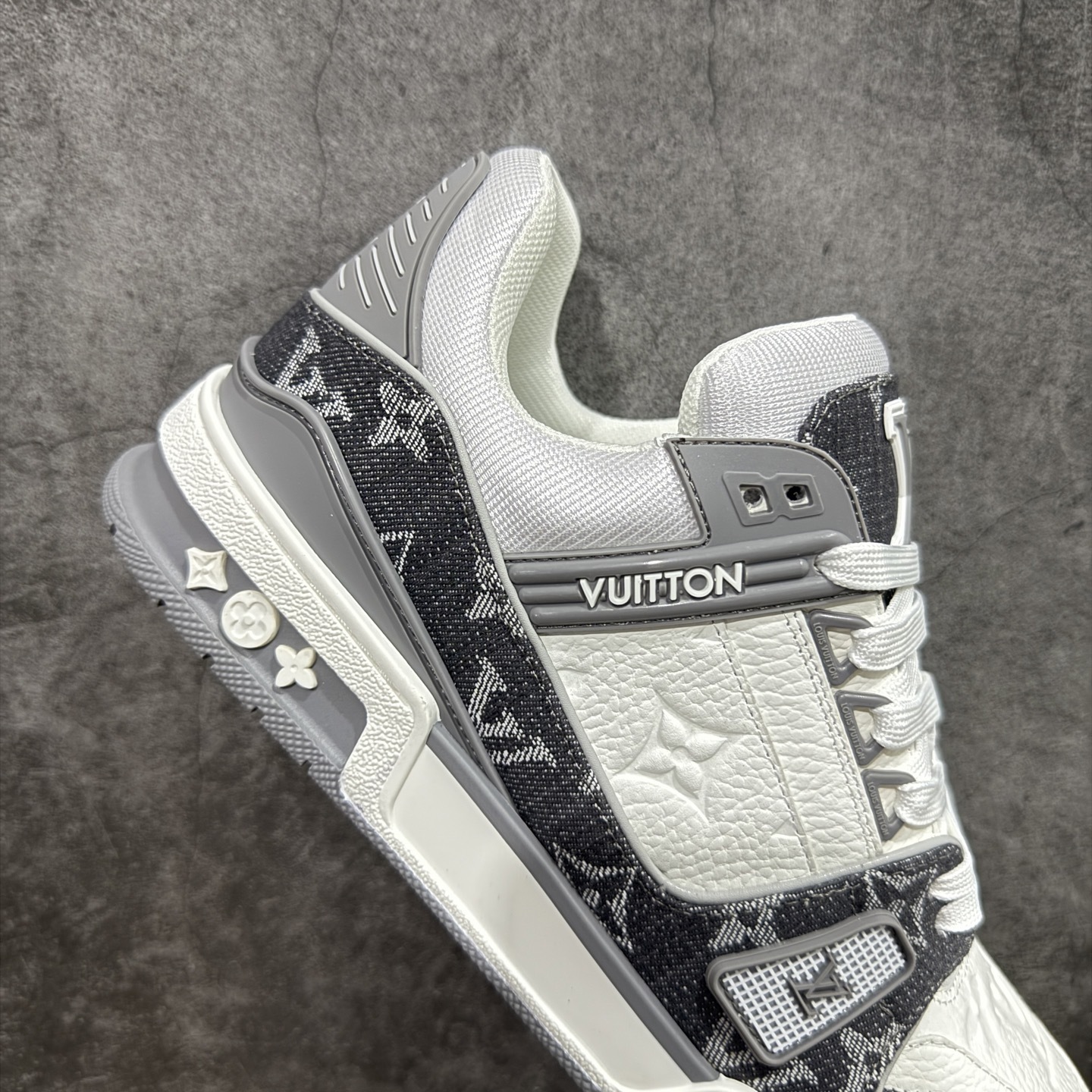 Louis Vuitton Trainer Sneaker T538003 | Outfitreps Spreadsheet