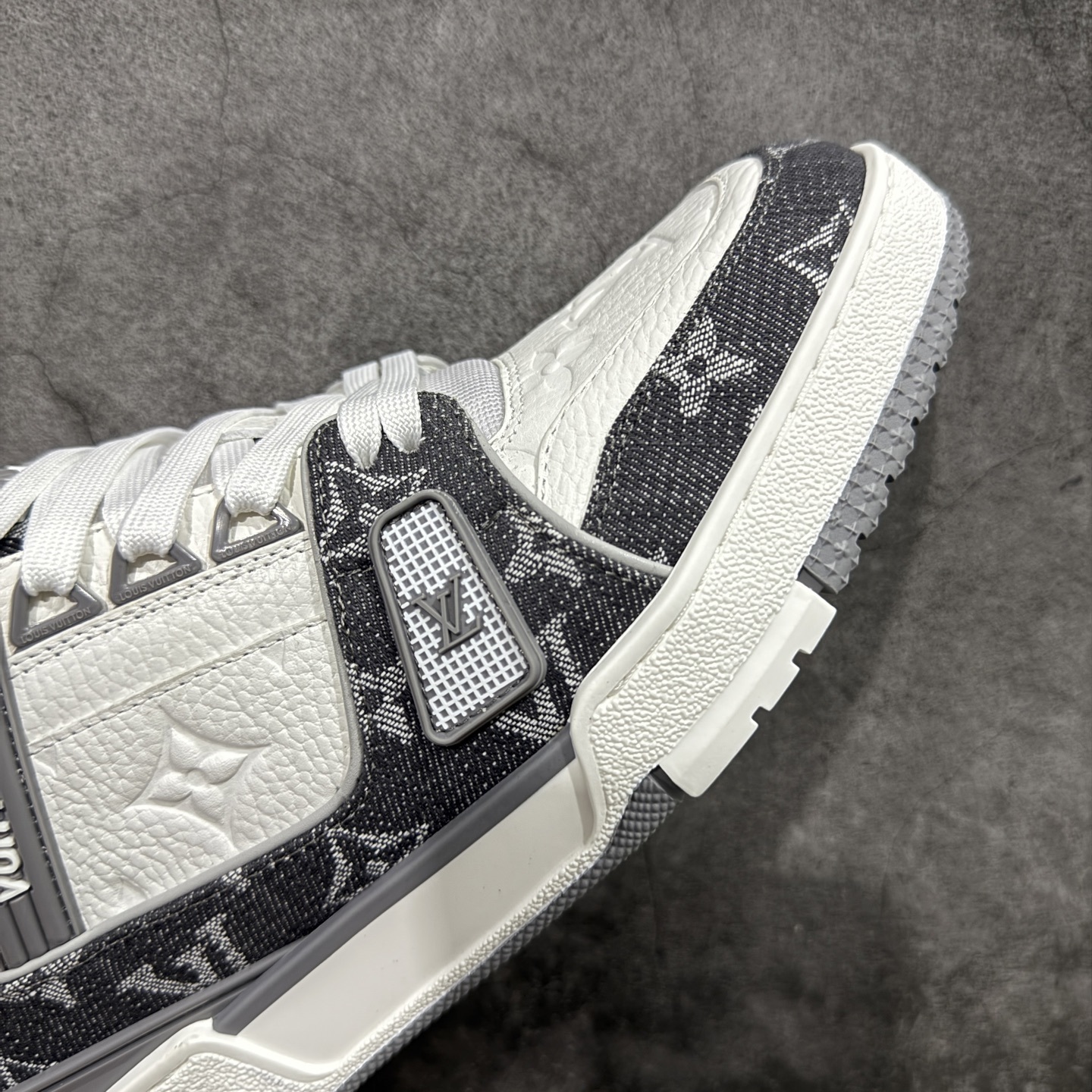 Louis Vuitton Trainer Sneaker T538003 | Outfitreps Spreadsheet