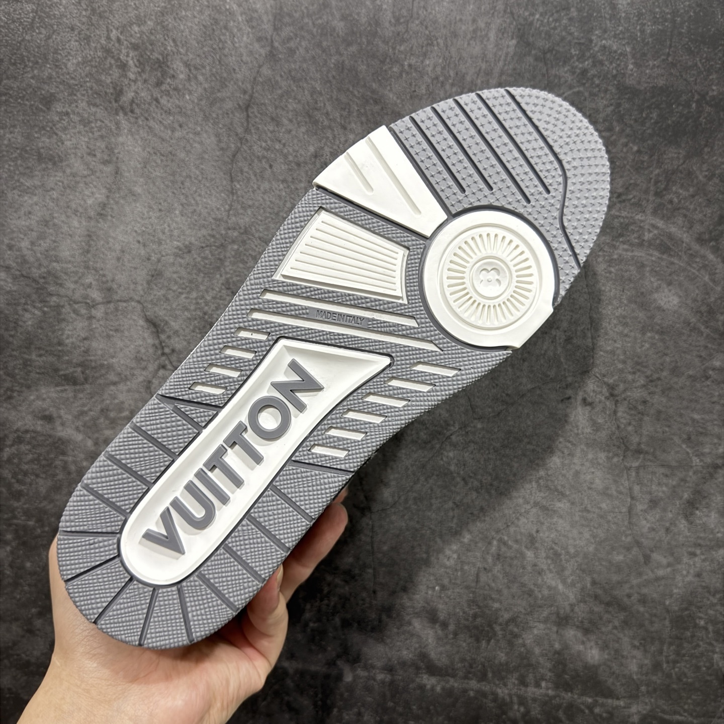 Louis Vuitton Trainer Sneaker T538003 | Outfitreps Spreadsheet