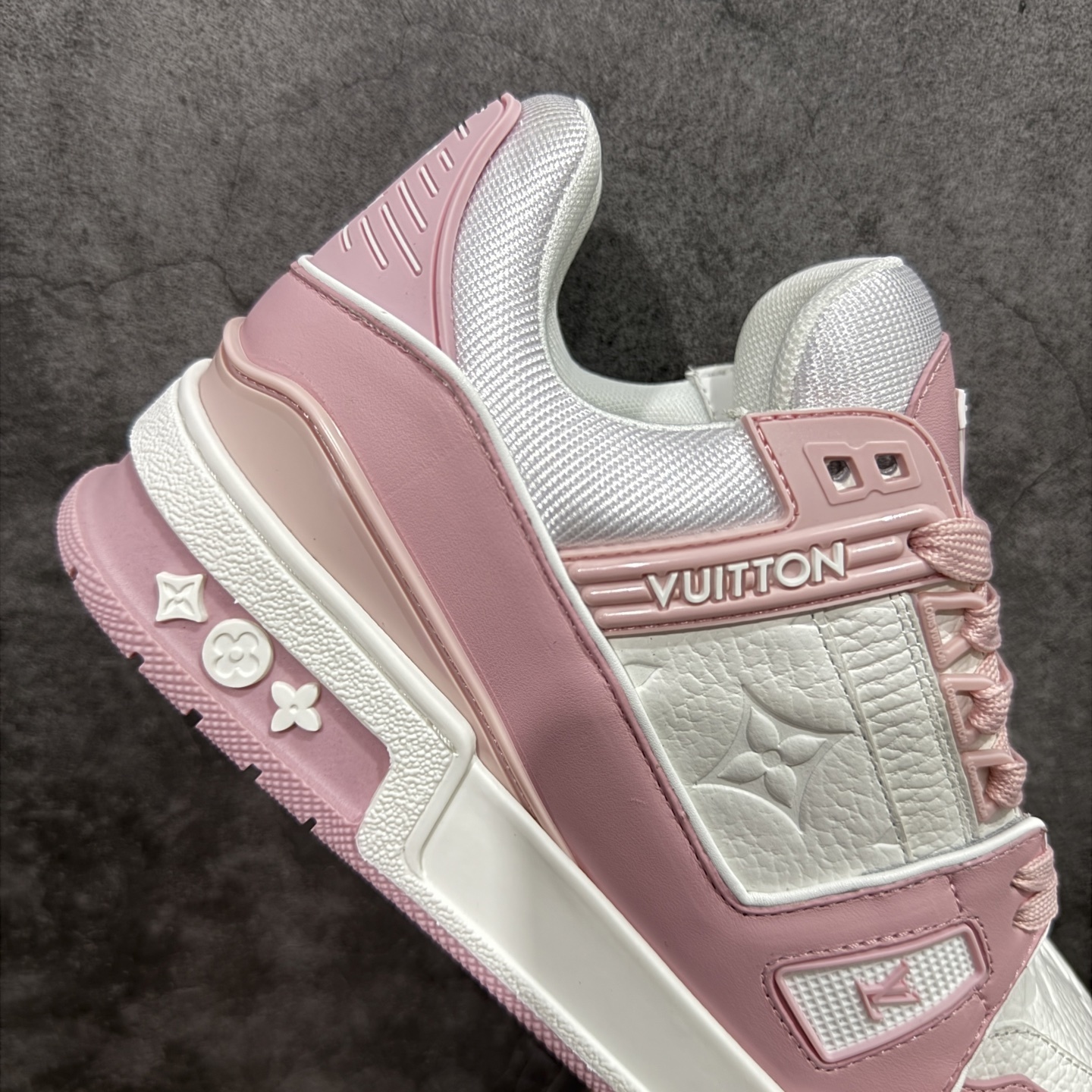 Louis Vuitton Trainer Sneaker T538005 | Outfitreps Spreadsheet
