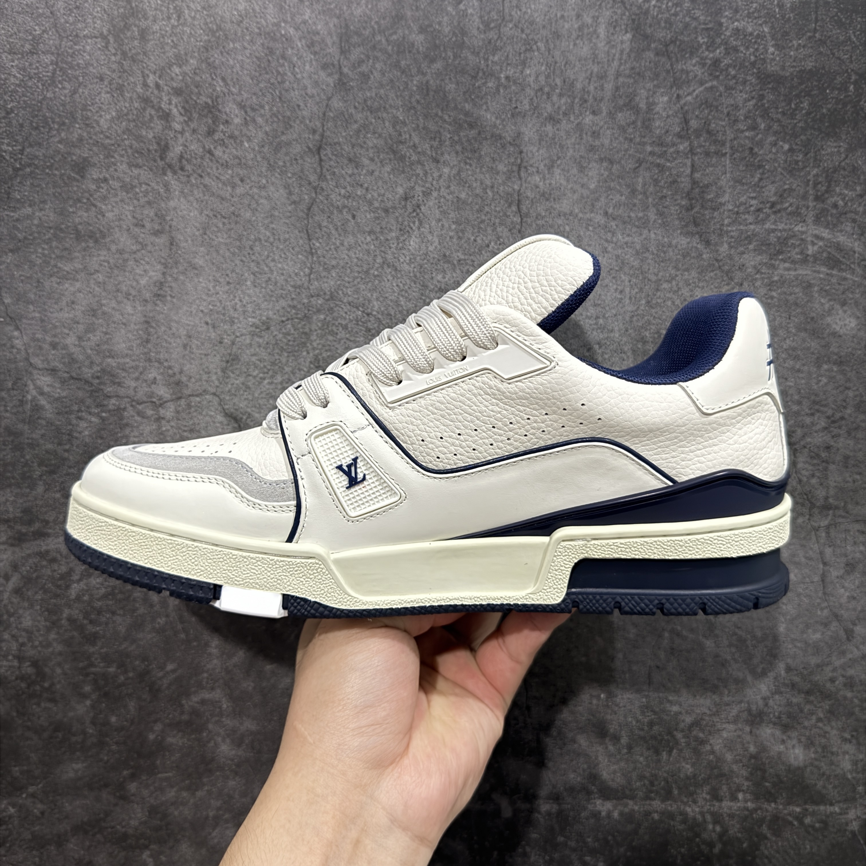 Louis Vuitton Trainer Sneaker T538006 | Outfitreps Spreadsheet