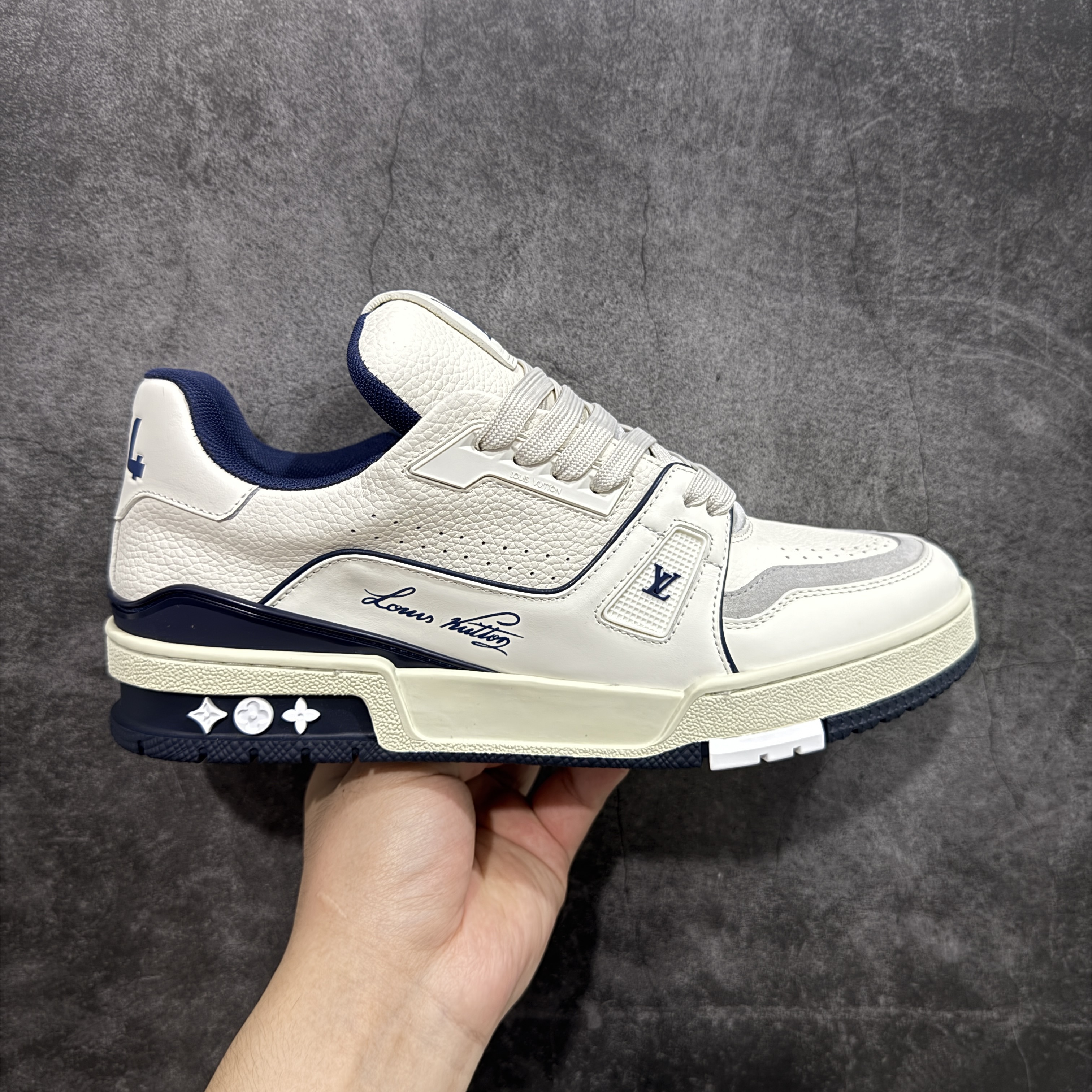 Louis Vuitton Trainer Sneaker T538006 | Outfitreps Spreadsheet