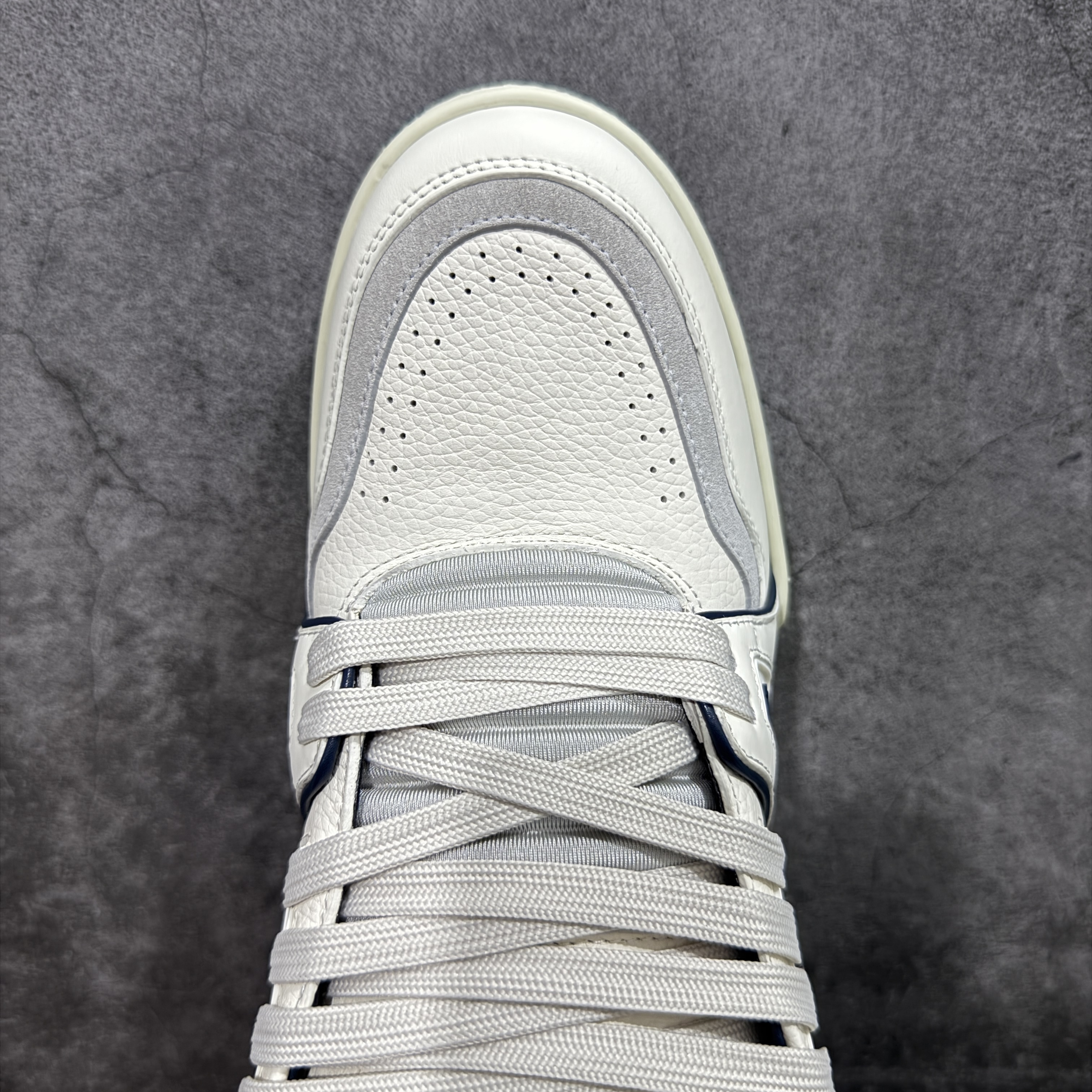Louis Vuitton Trainer Sneaker T538006 | Outfitreps Spreadsheet