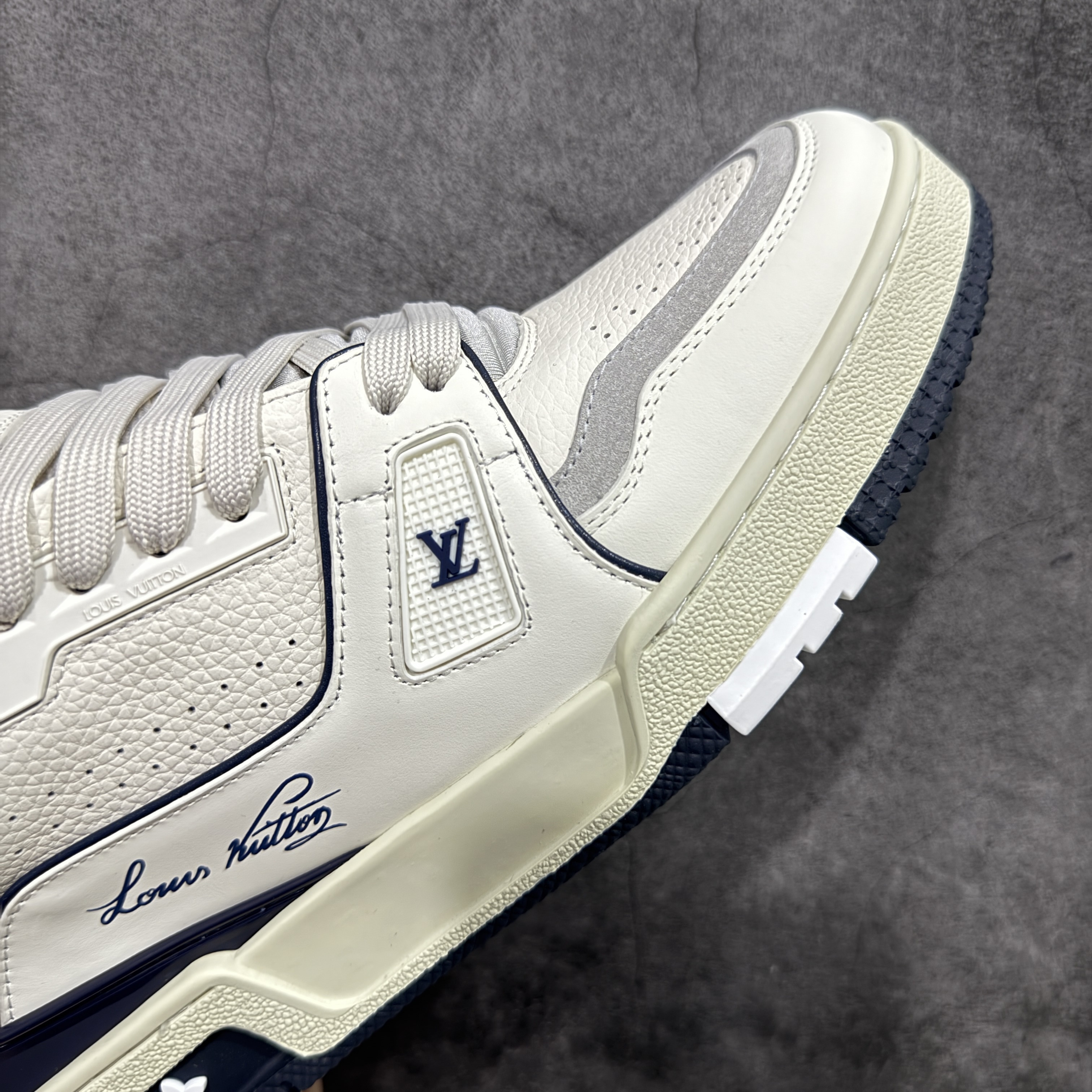 Louis Vuitton Trainer Sneaker T538006 | Outfitreps Spreadsheet
