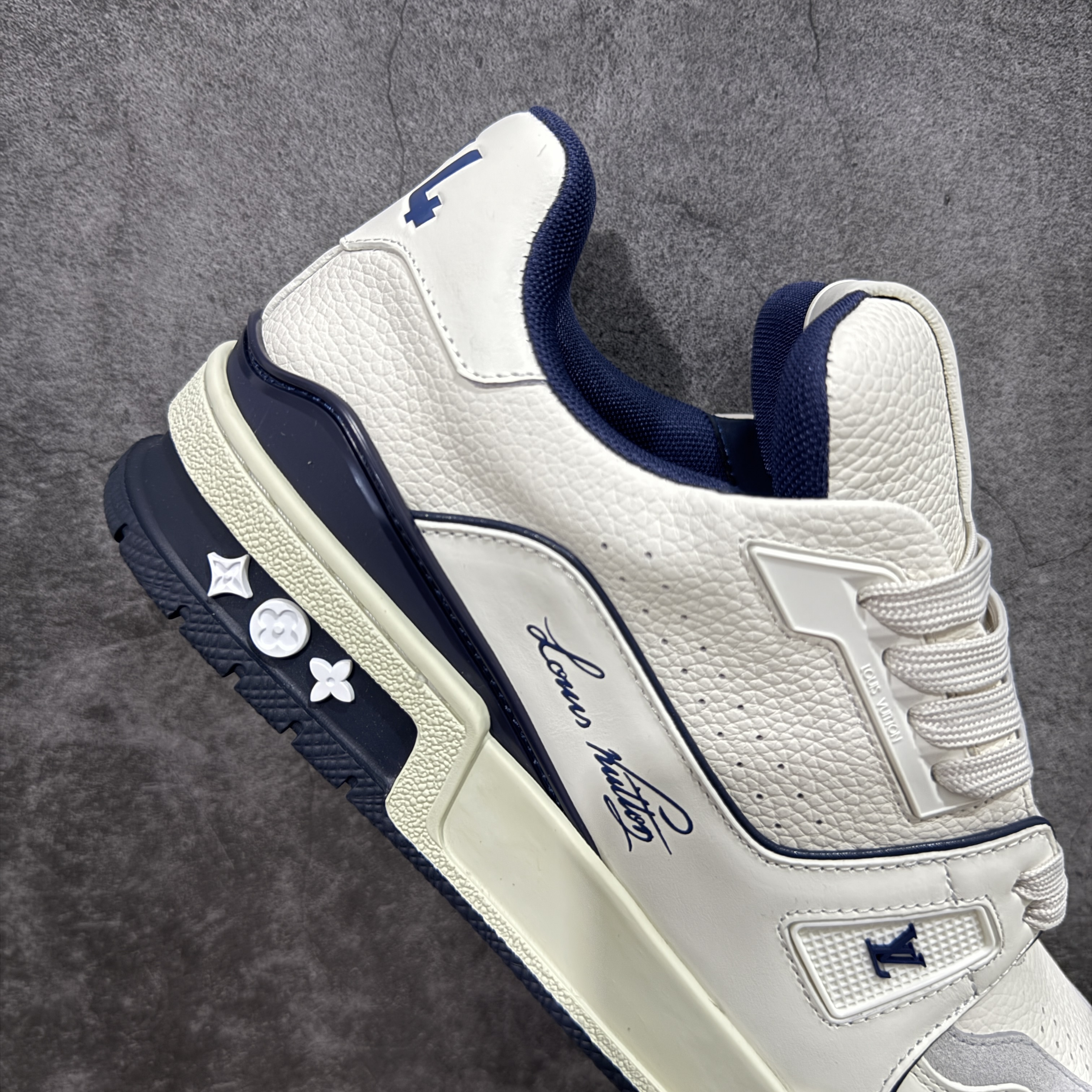 Louis Vuitton Trainer Sneaker T538006 | Outfitreps Spreadsheet