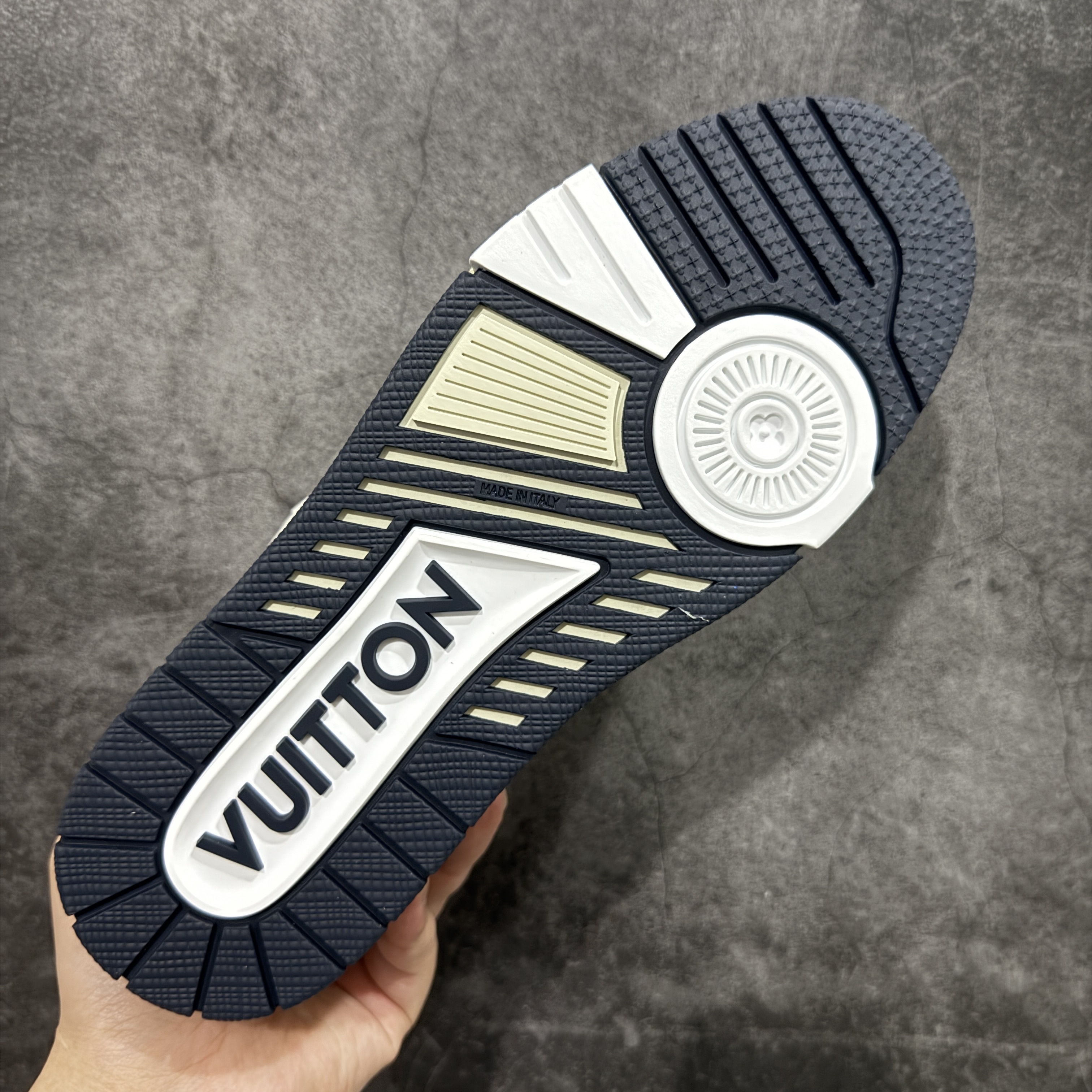 Louis Vuitton Trainer Sneaker T538006 | Outfitreps Spreadsheet