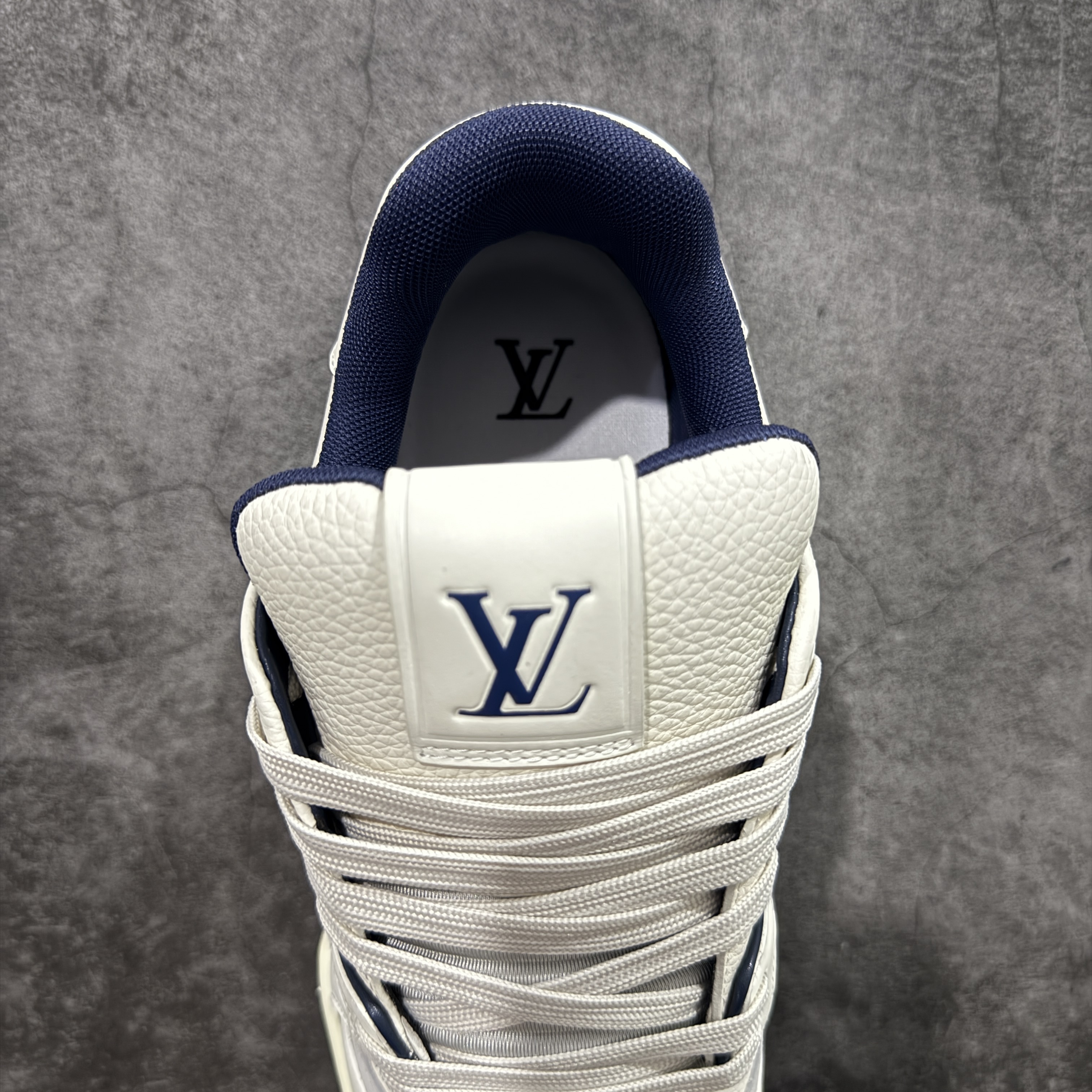 Louis Vuitton Trainer Sneaker T538006 | Outfitreps Spreadsheet