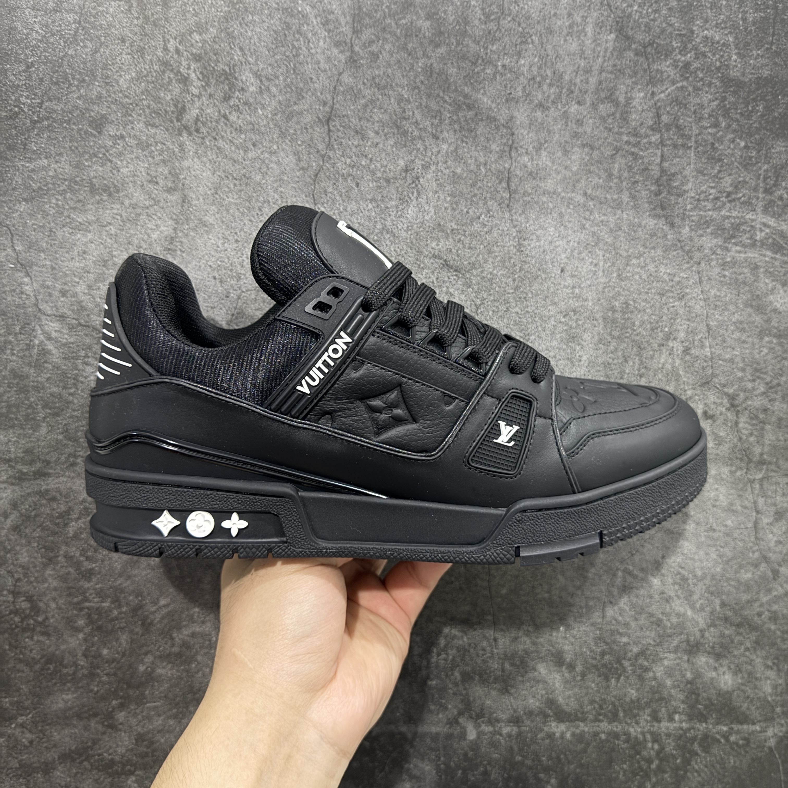 Louis Vuitton Trainer Sneaker T538007 | Outfitreps Spreadsheet