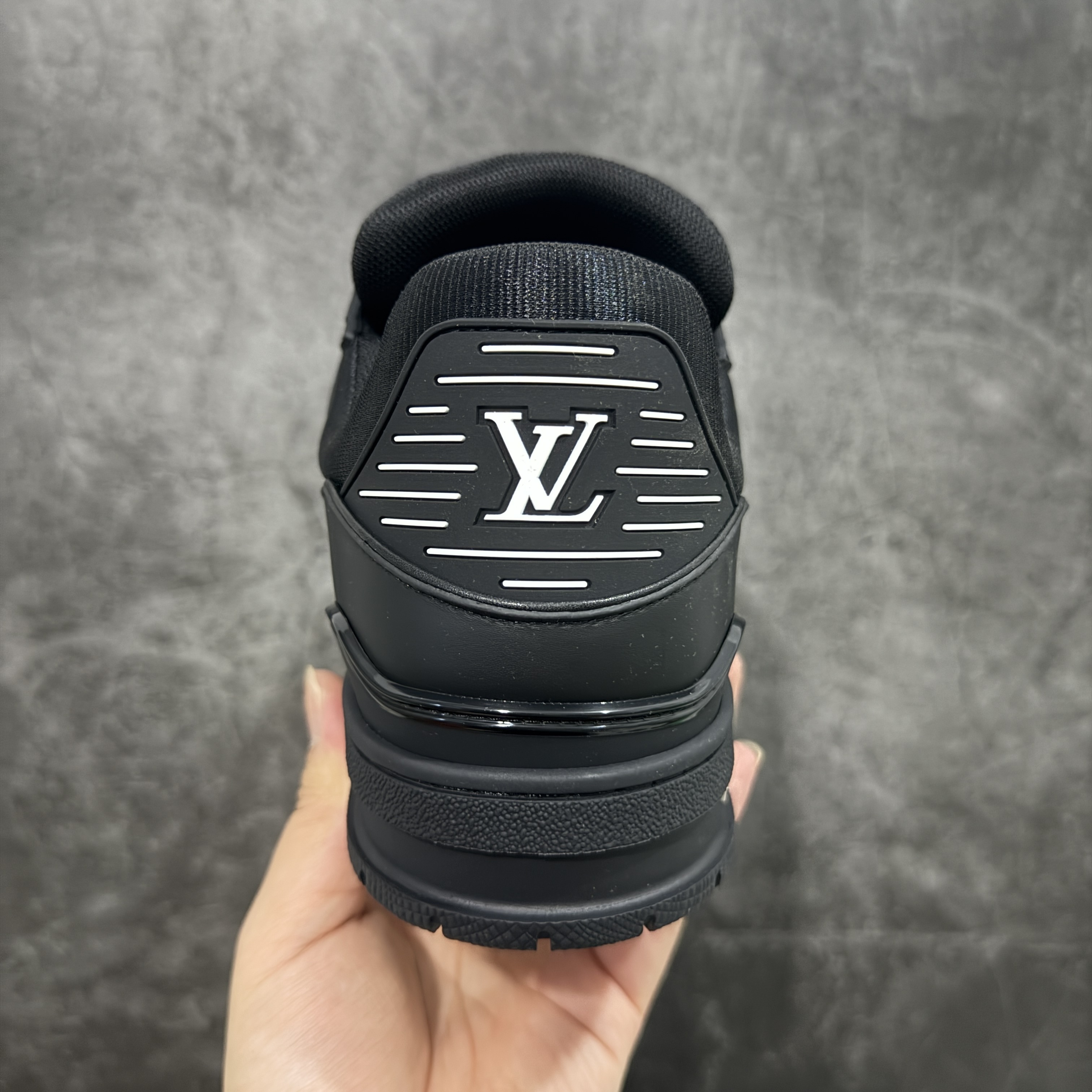 Louis Vuitton Trainer Sneaker T538007 | Outfitreps Spreadsheet
