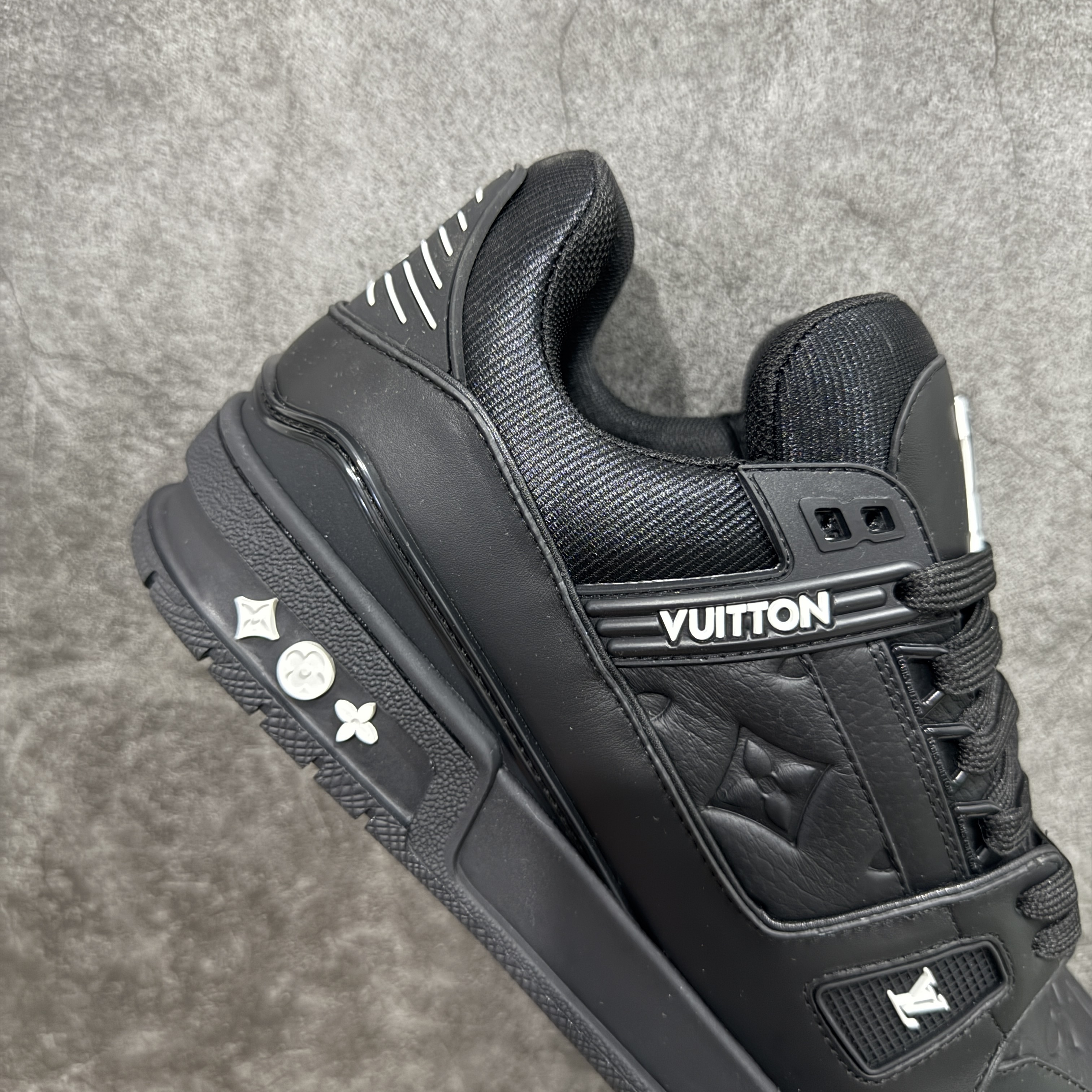 Louis Vuitton Trainer Sneaker T538007 | Outfitreps Spreadsheet