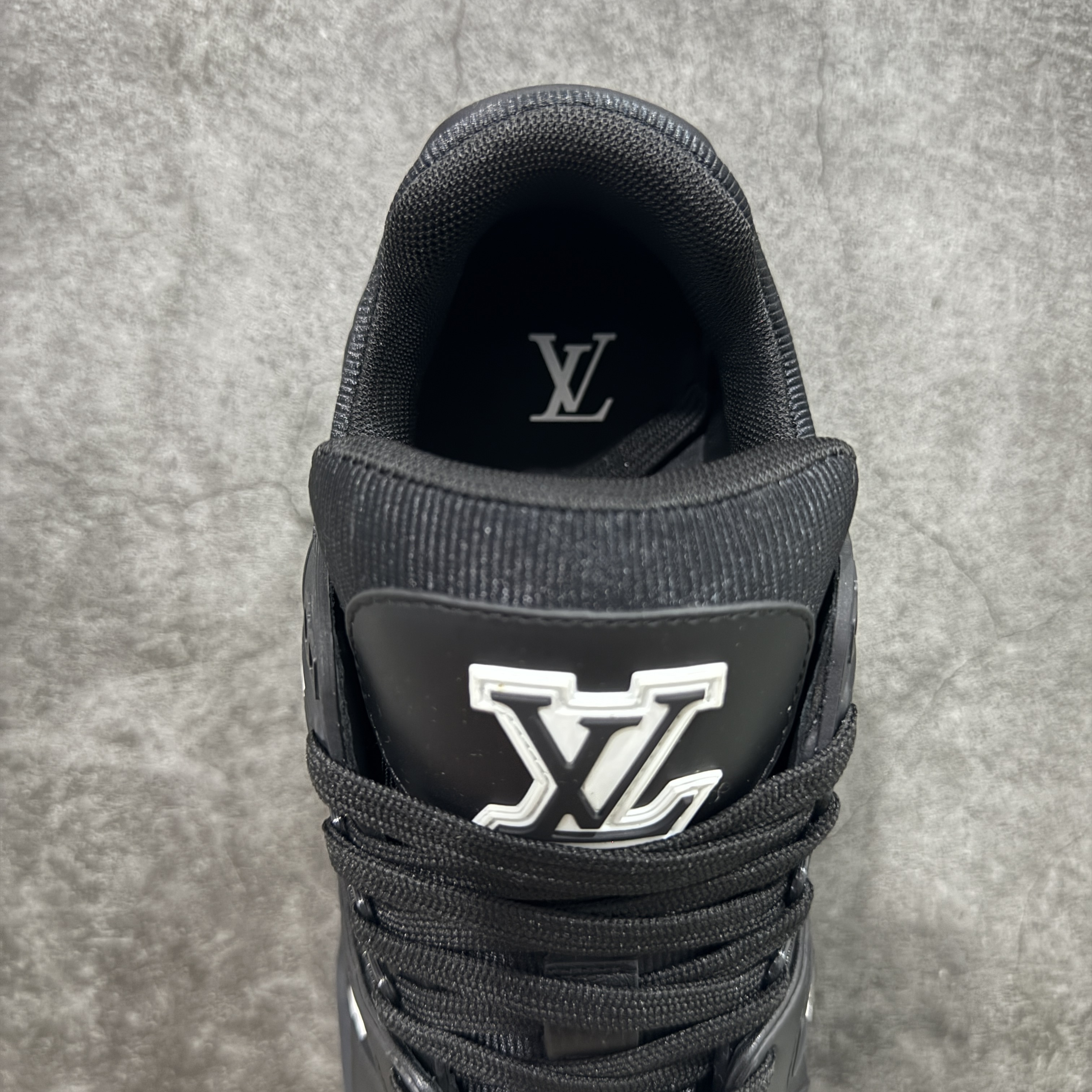 Louis Vuitton Trainer Sneaker T538007 | Outfitreps Spreadsheet