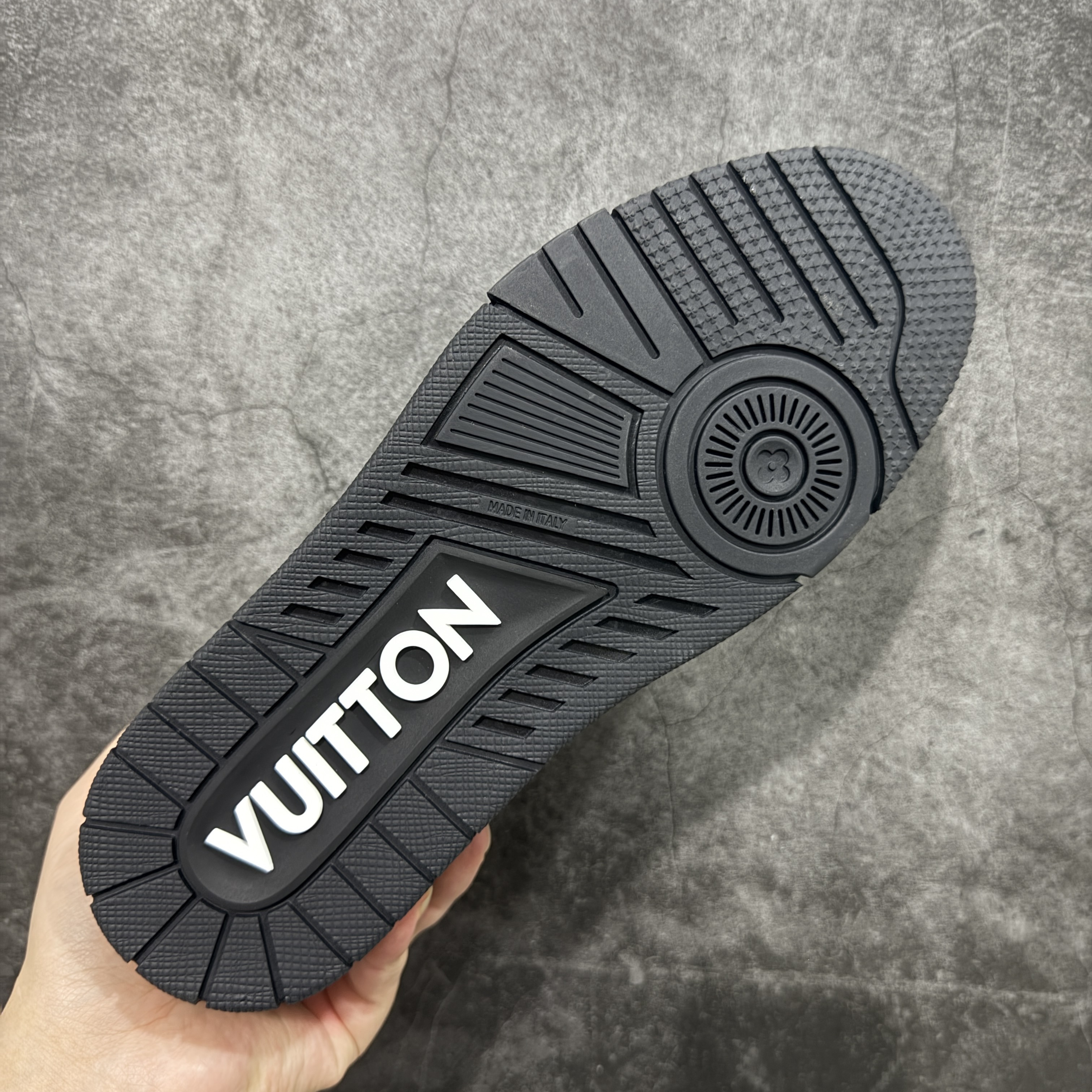 Louis Vuitton Trainer Sneaker T538007 | Outfitreps Spreadsheet