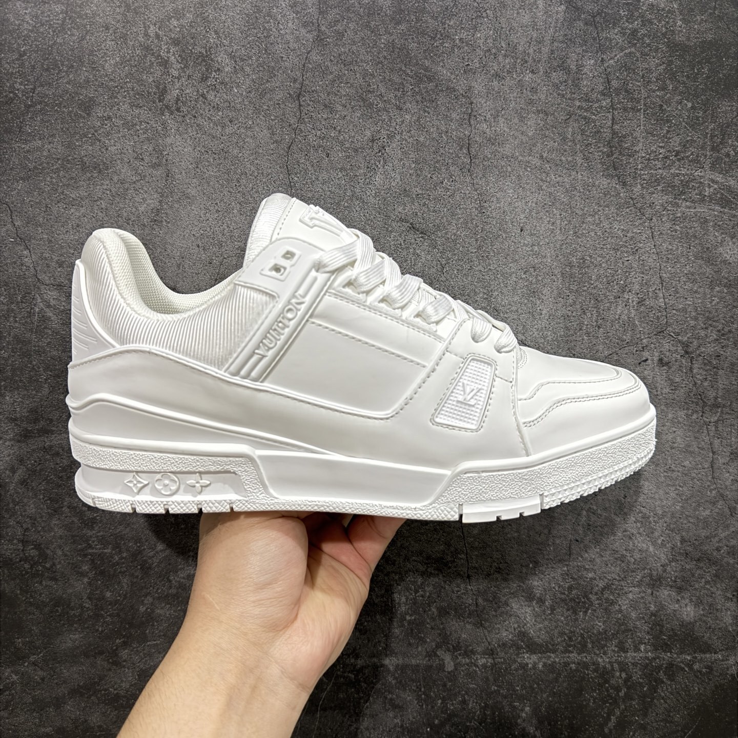 Louis Vuitton Trainer Sneaker T538008 | Outfitreps Spreadsheet