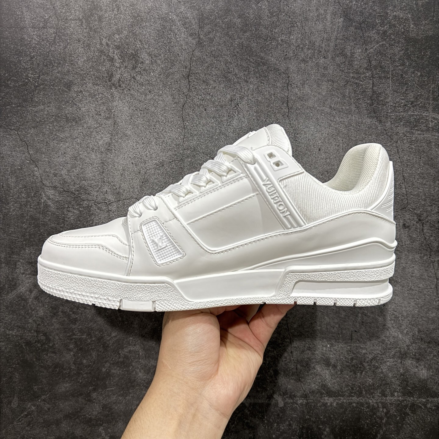Louis Vuitton Trainer Sneaker T538008 | Outfitreps Spreadsheet