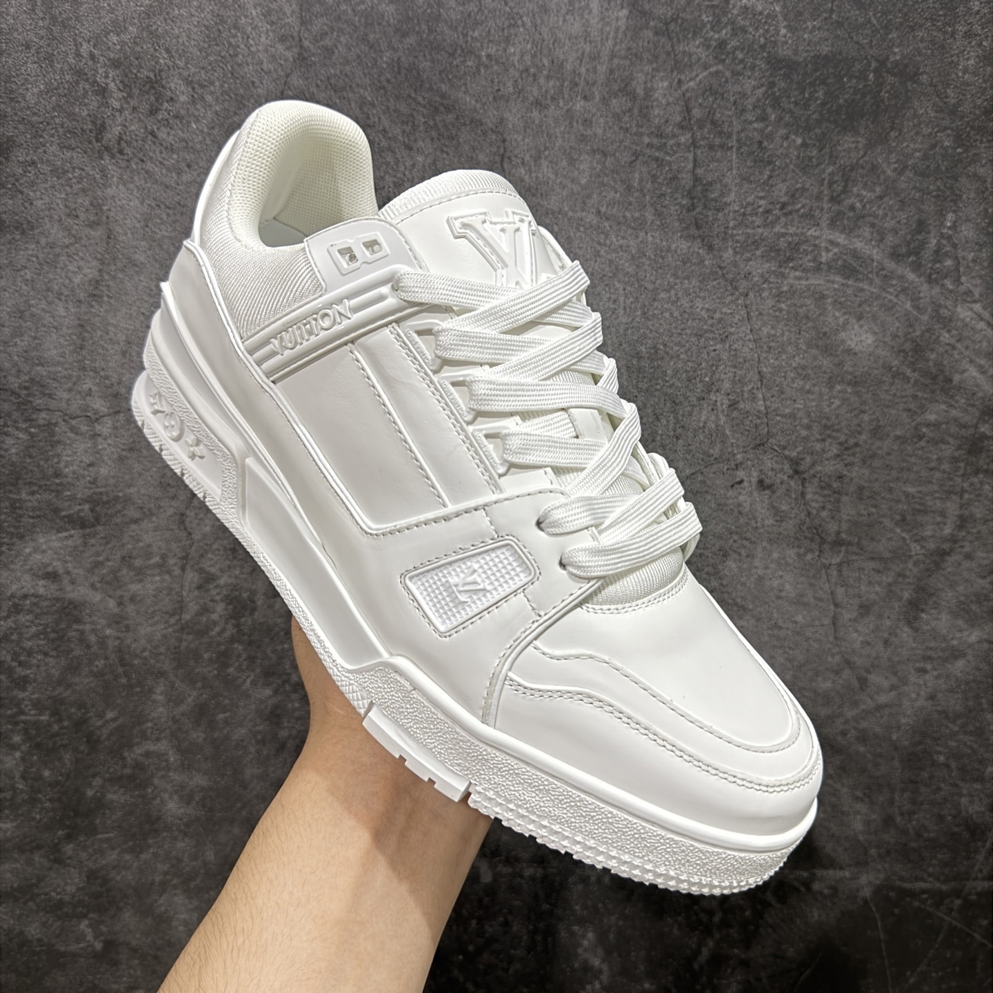 Louis Vuitton Trainer Sneaker T538008 | Outfitreps Spreadsheet