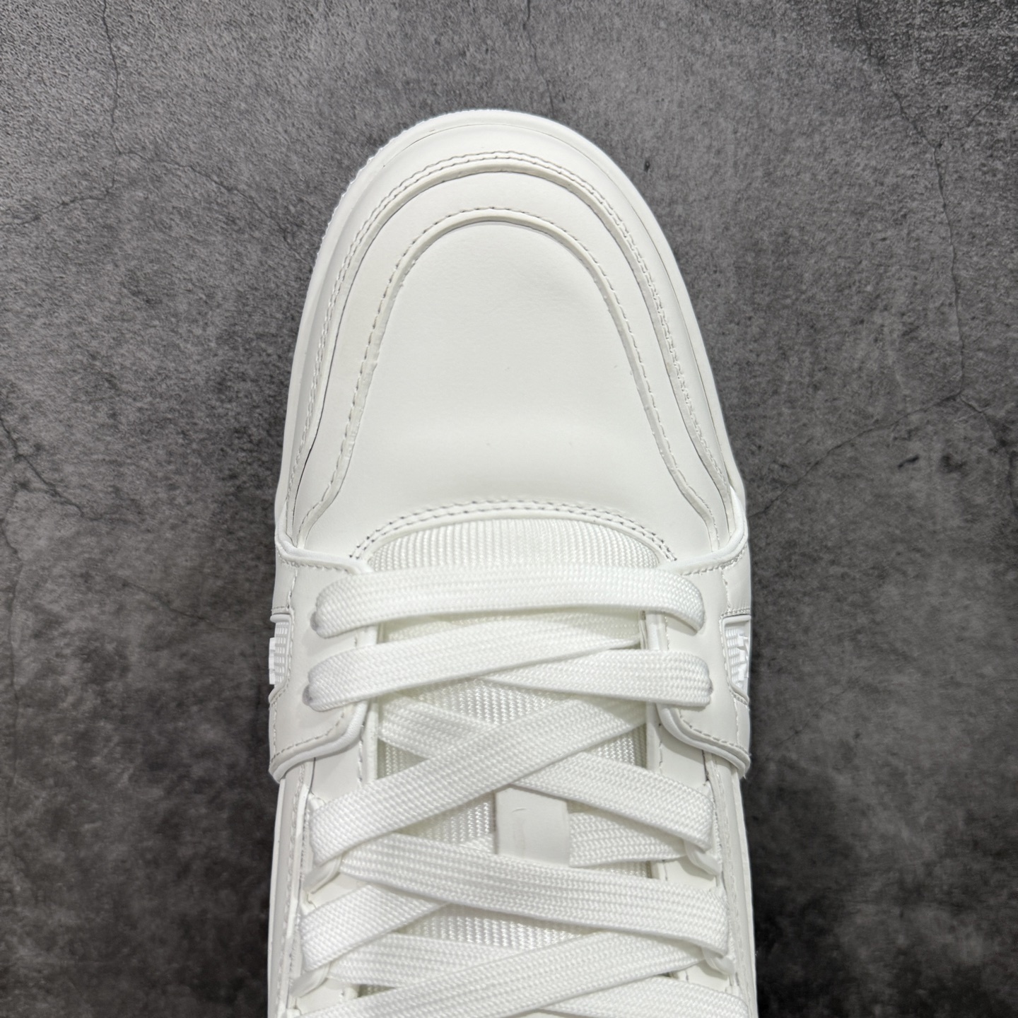 Louis Vuitton Trainer Sneaker T538008 | Outfitreps Spreadsheet