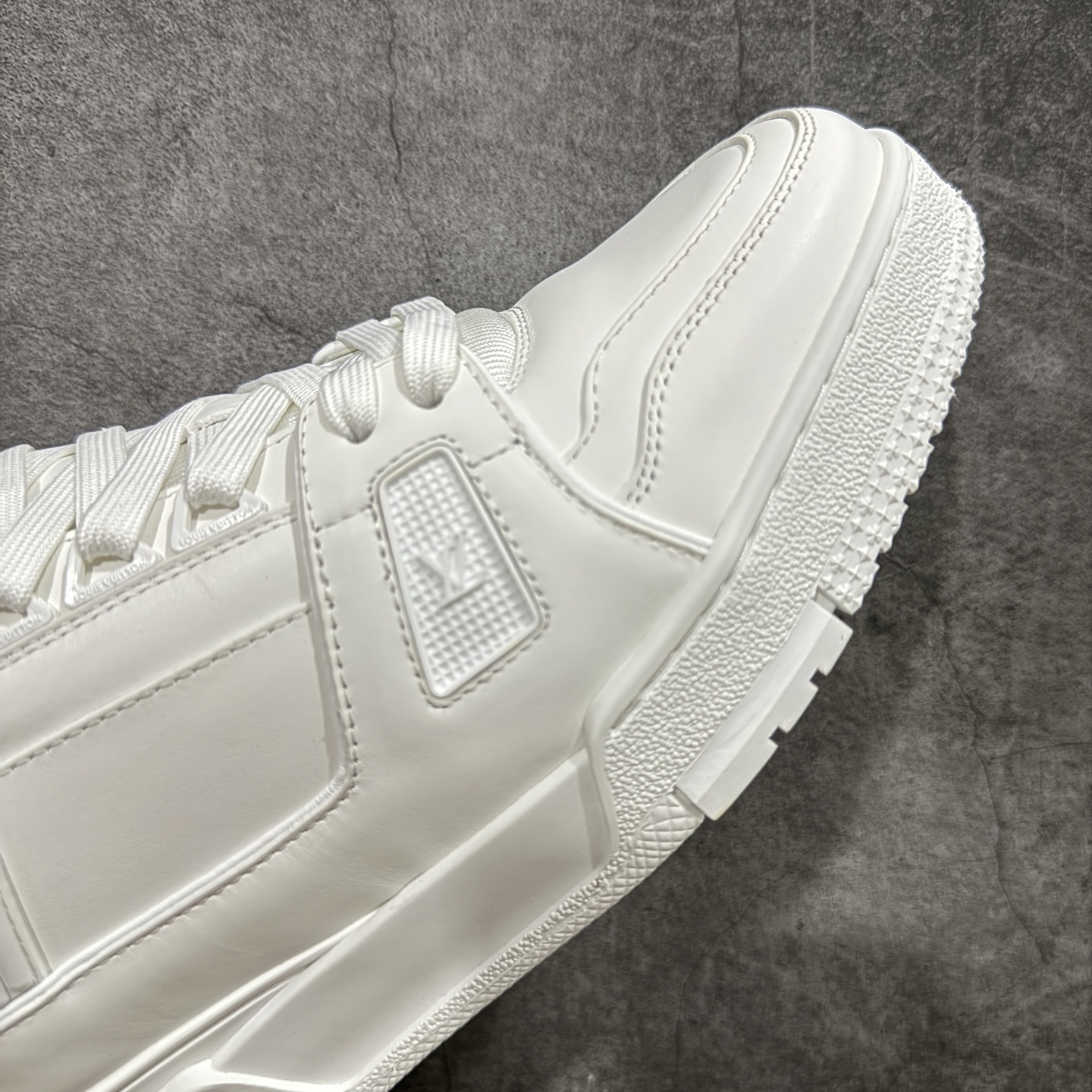 Louis Vuitton Trainer Sneaker T538008 | Outfitreps Spreadsheet
