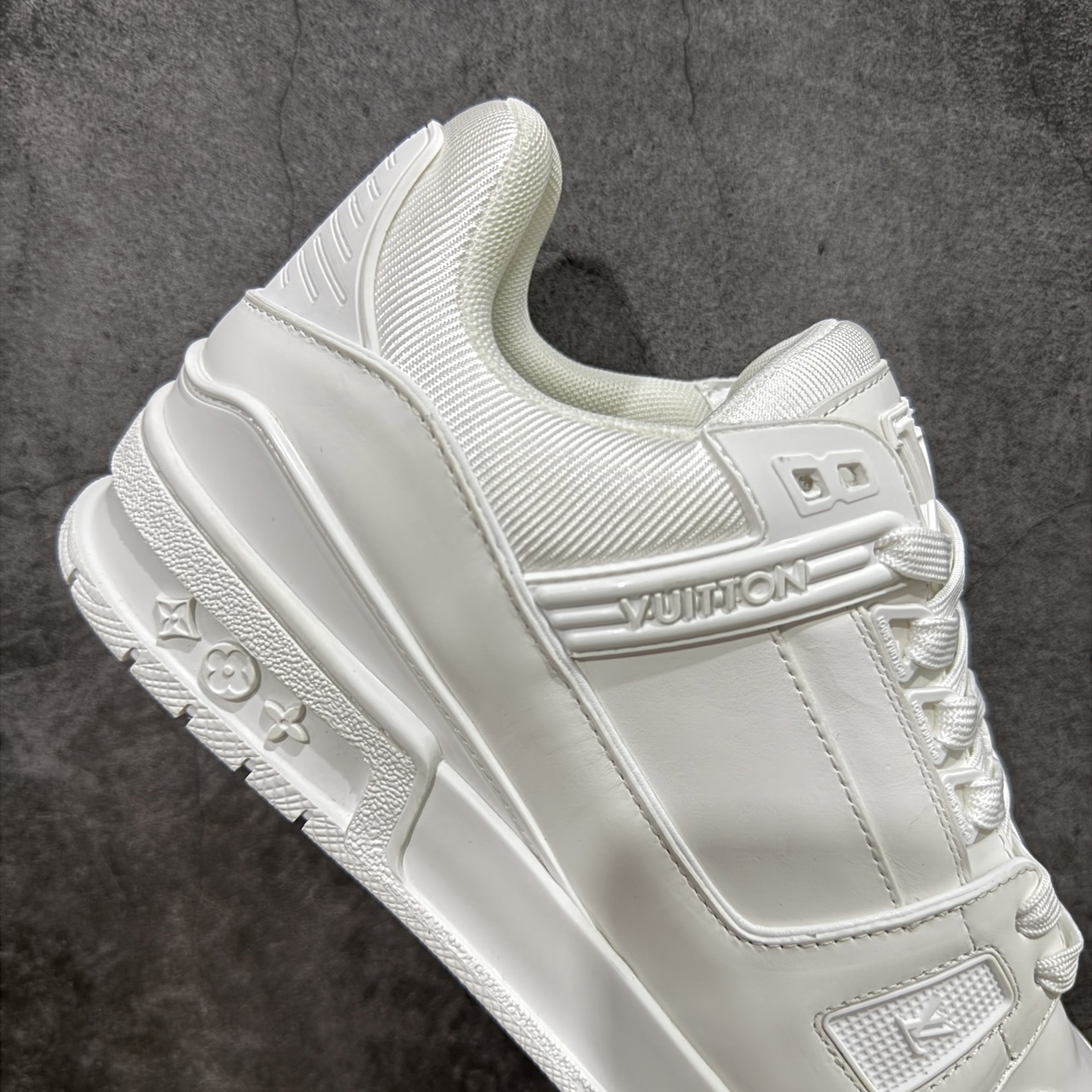 Louis Vuitton Trainer Sneaker T538008 | Outfitreps Spreadsheet