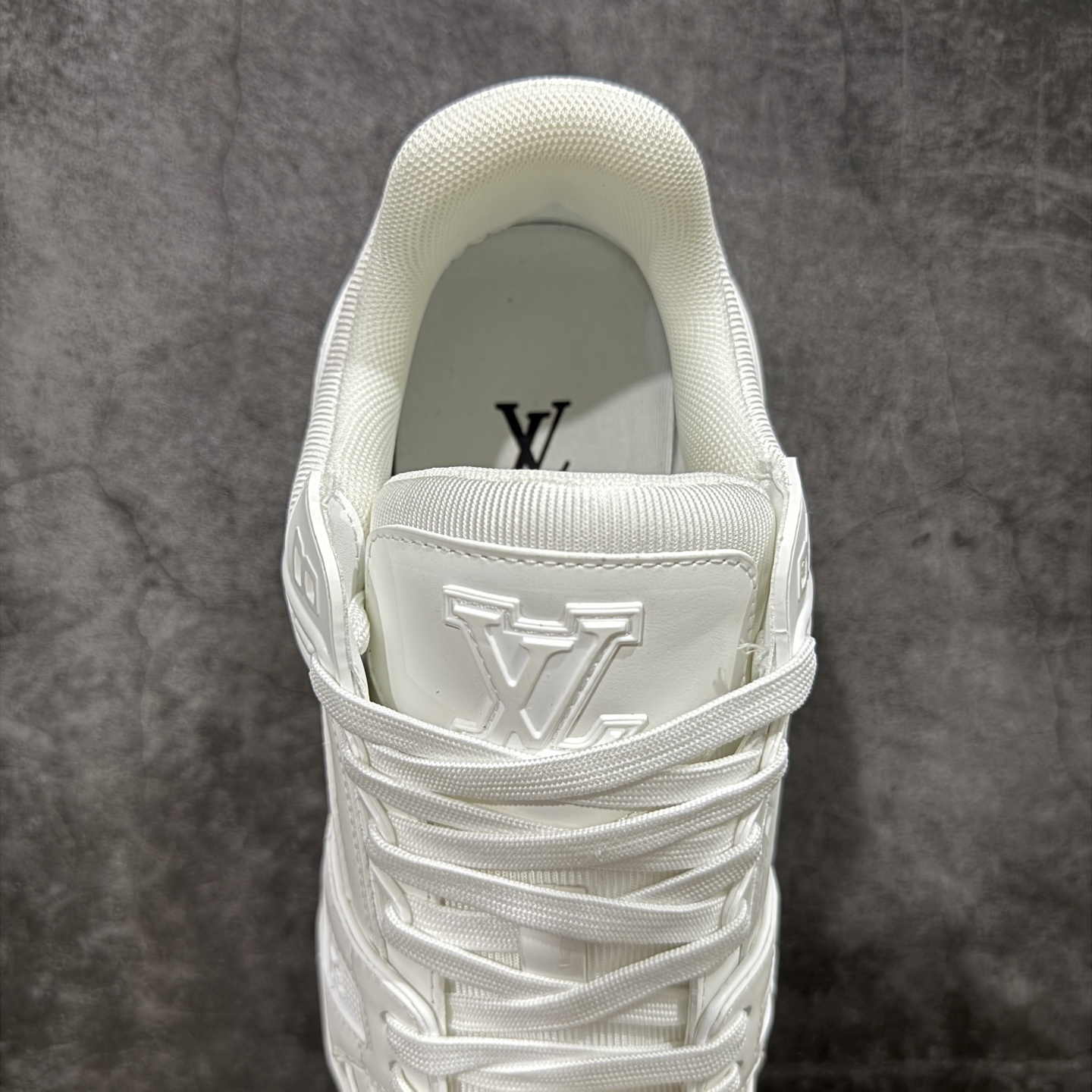 Louis Vuitton Trainer Sneaker T538008 | Outfitreps Spreadsheet