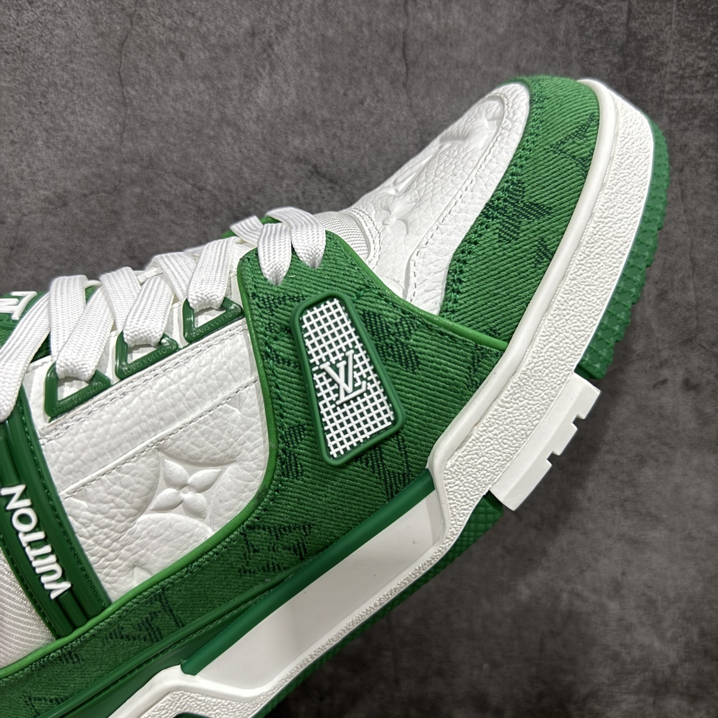 Louis Vuitton Trainer Sneaker T538009 | Outfitreps Spreadsheet