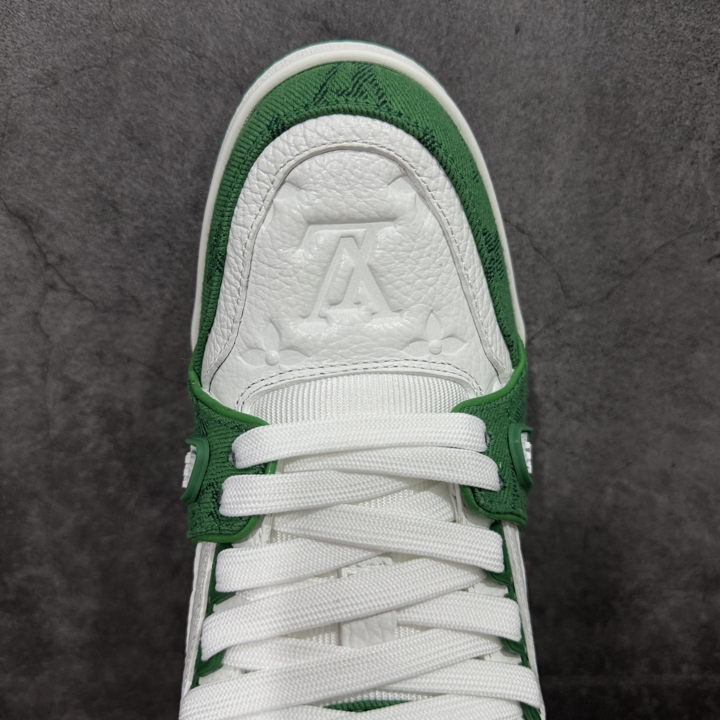 Louis Vuitton Trainer Sneaker T538009 | Outfitreps Spreadsheet