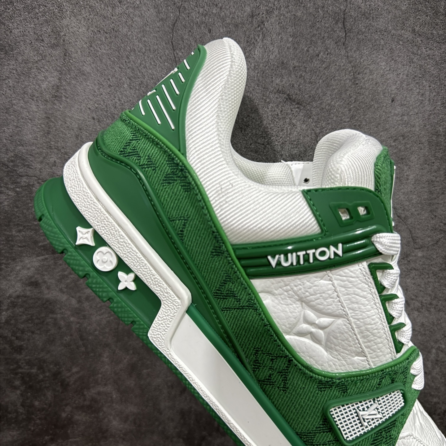 Louis Vuitton Trainer Sneaker T538009 | Outfitreps Spreadsheet