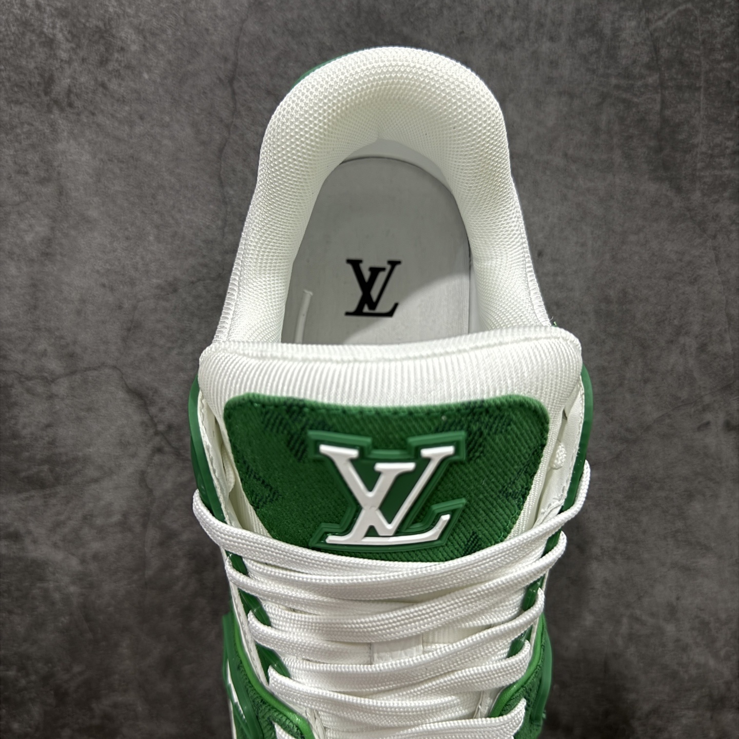 Louis Vuitton Trainer Sneaker T538009 | Outfitreps Spreadsheet