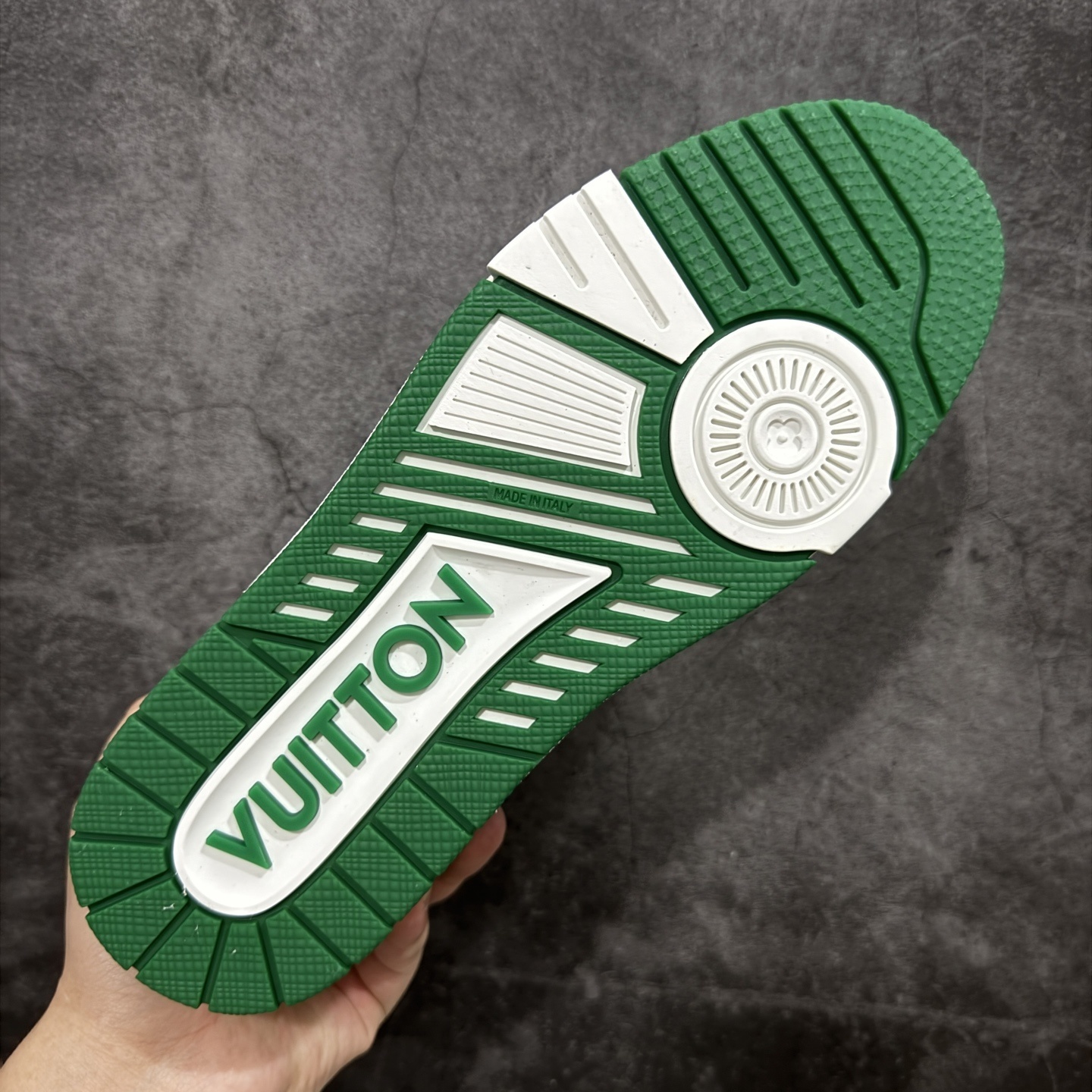 Louis Vuitton Trainer Sneaker T538009 | Outfitreps Spreadsheet