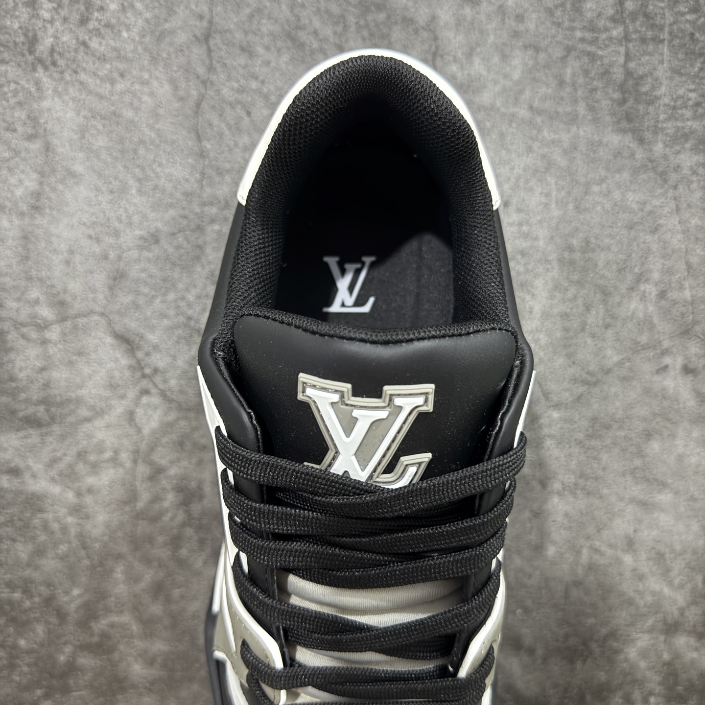 Louis Vuitton Trainer Sneaker T538010 | Outfitreps Spreadsheet