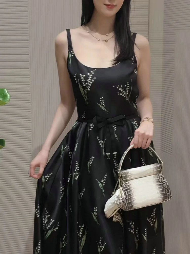 skirrt  Summer new product French retro lily of the valley print suspender skirt