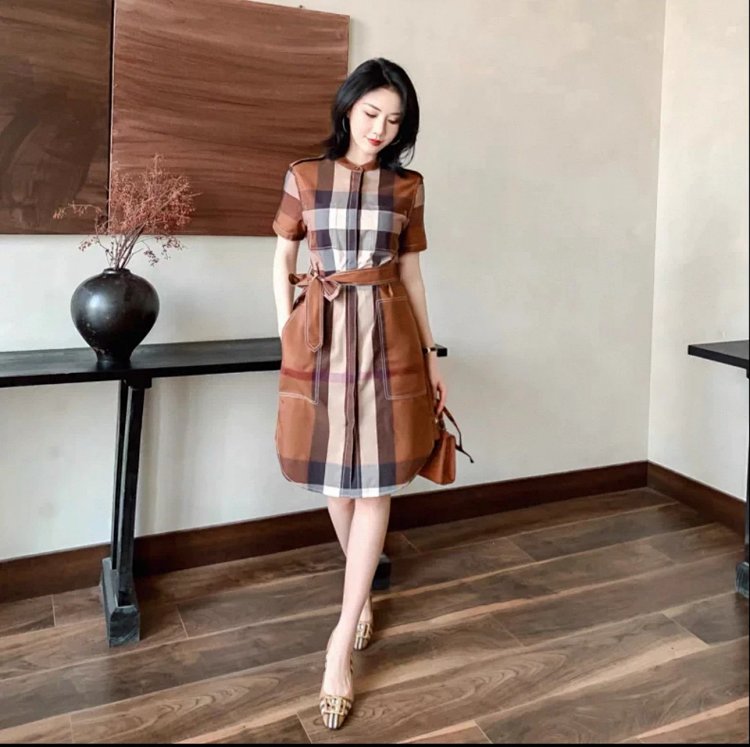 Burberry British style casual mid length shirt skirt with floral patterns | Outfitreps Spreadsheet