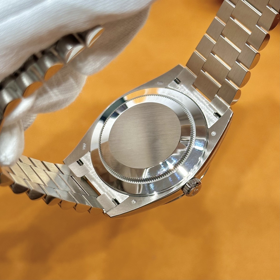 Old watch m228239-0033
